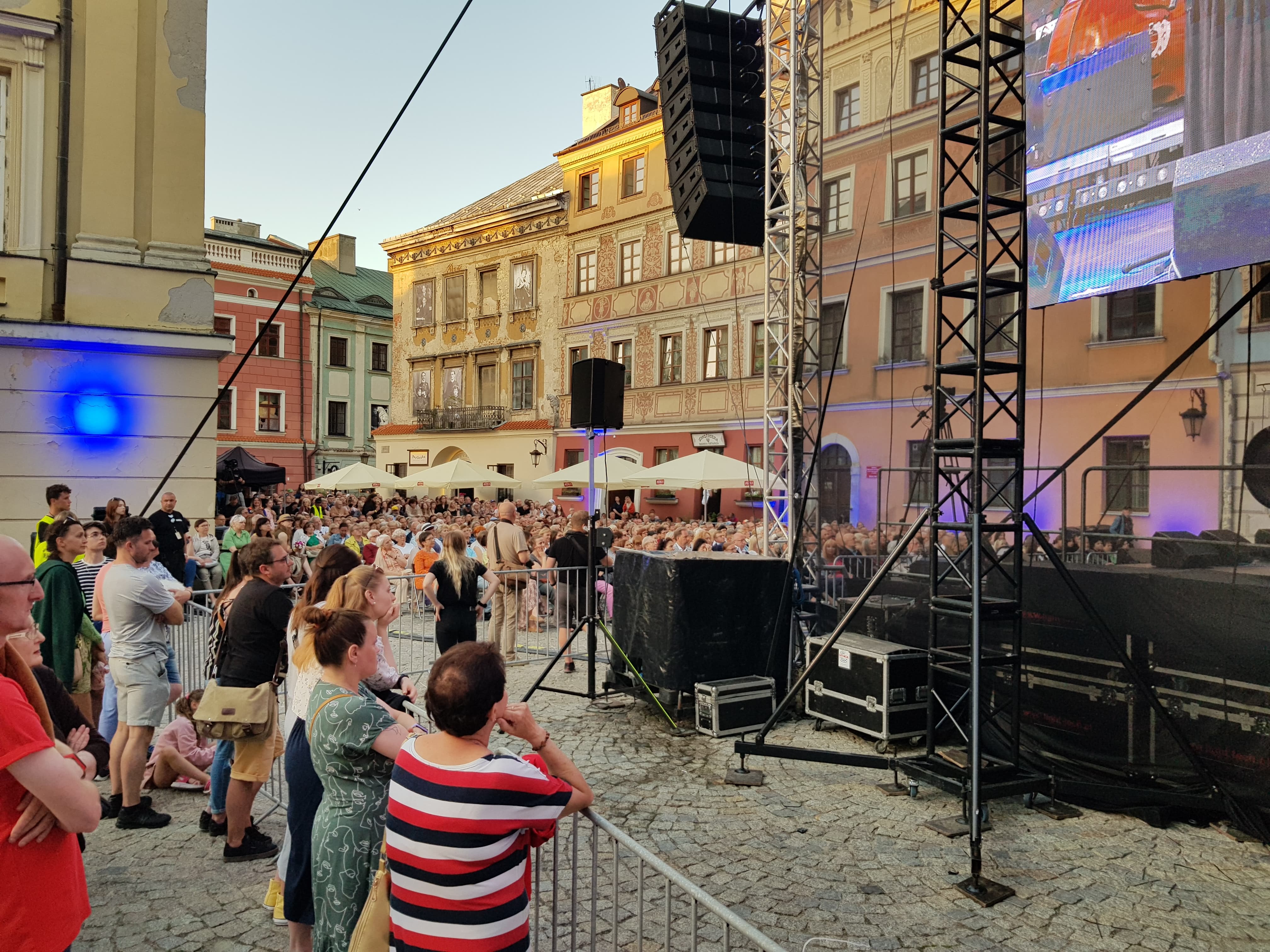 Vivat Teatr Stary na Rynku Starego Miasta. Specjalny koncert w dwóch językach (zdjęcia)