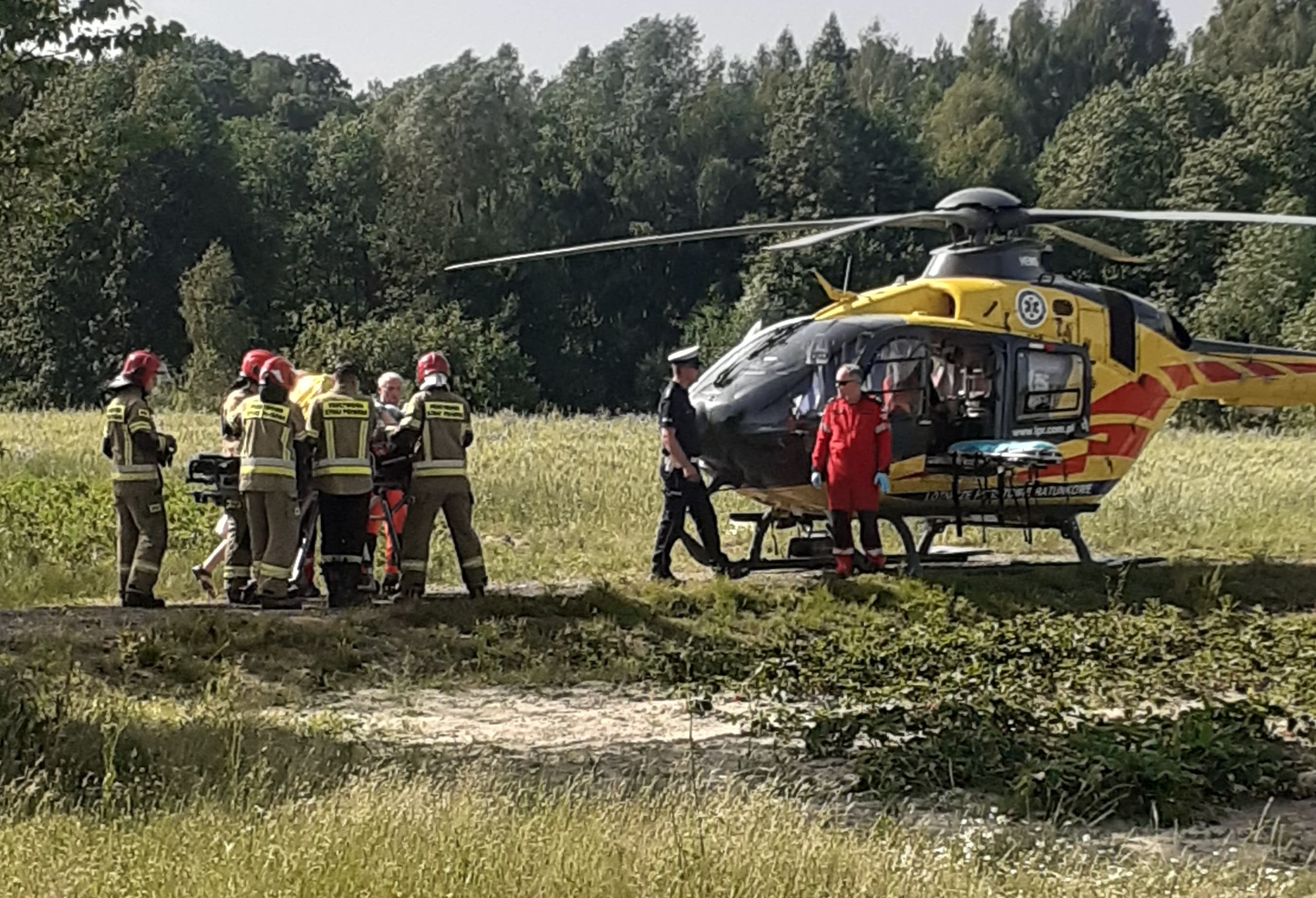 Poważny wypadek w pobliżu Kazimierza Dolnego. Trwa akcja ratunkowa (zdjęcia)
