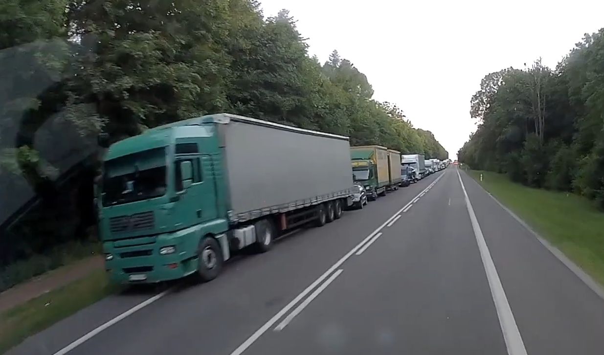Ogromne kolejki przed przejściami granicznymi z Ukrainą. Są duże utrudnienia w ruchu (zdjęcia, wideo)