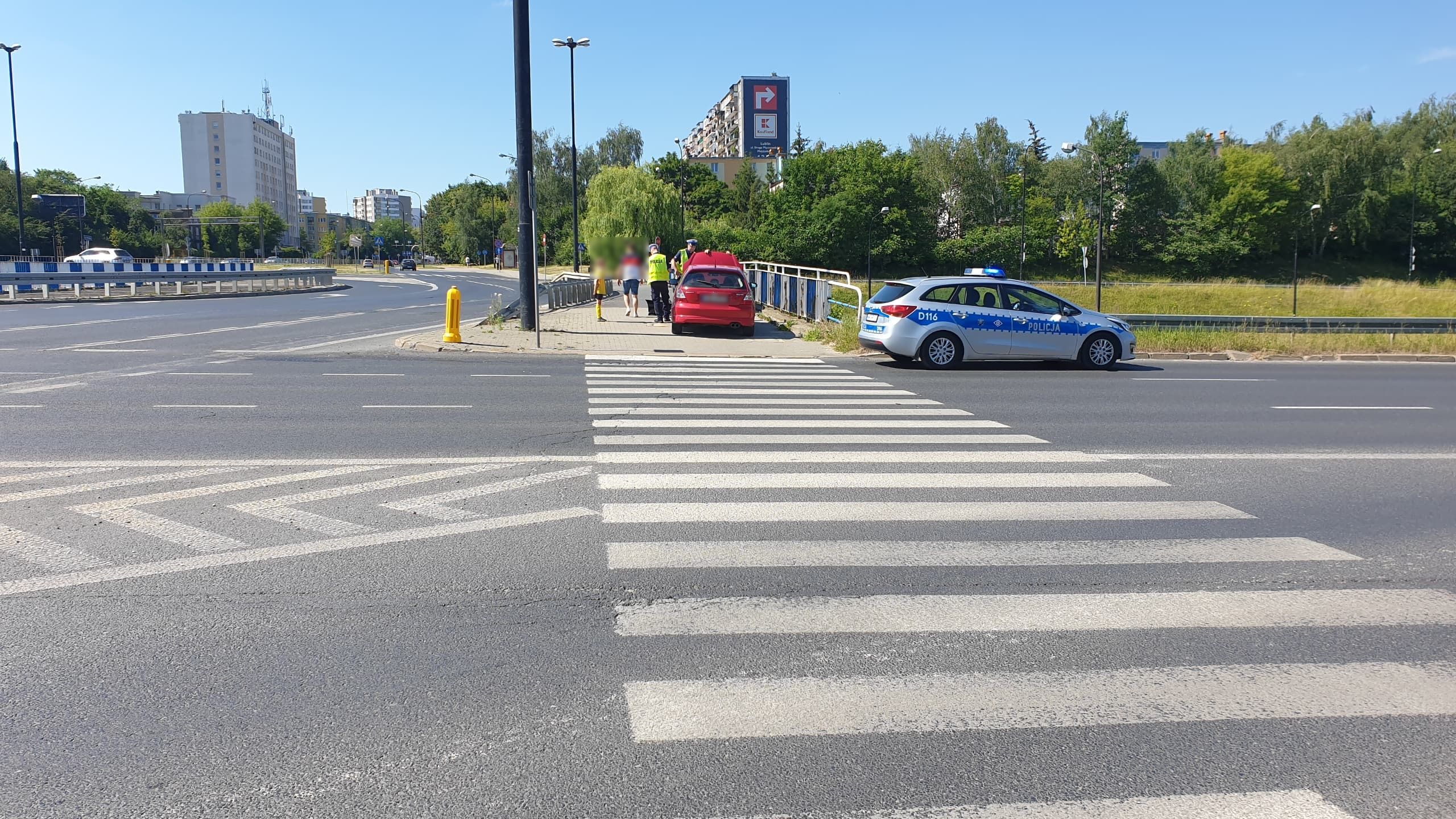 Kolejne zderzenie pojazdów na rondzie przy Makro. Kolejny kierowca nie ustąpił pierwszeństwa (zdjęcia)