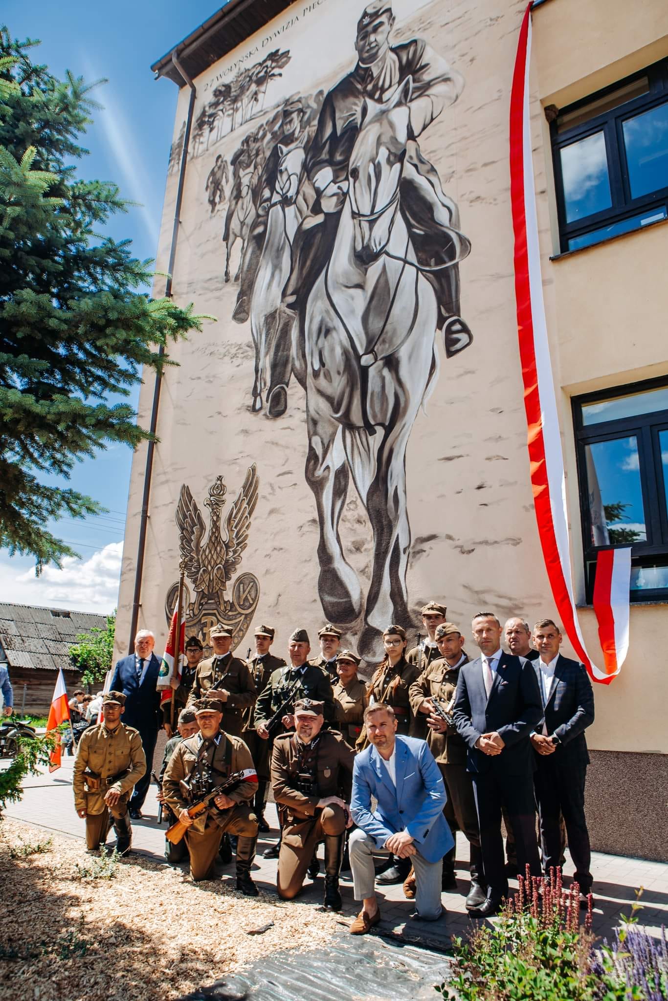Postsowiecką rycinę zastąpili patriotycznym muralem. „Nie ma przyjaźni polsko-radzieckiej” (zdjęcia)