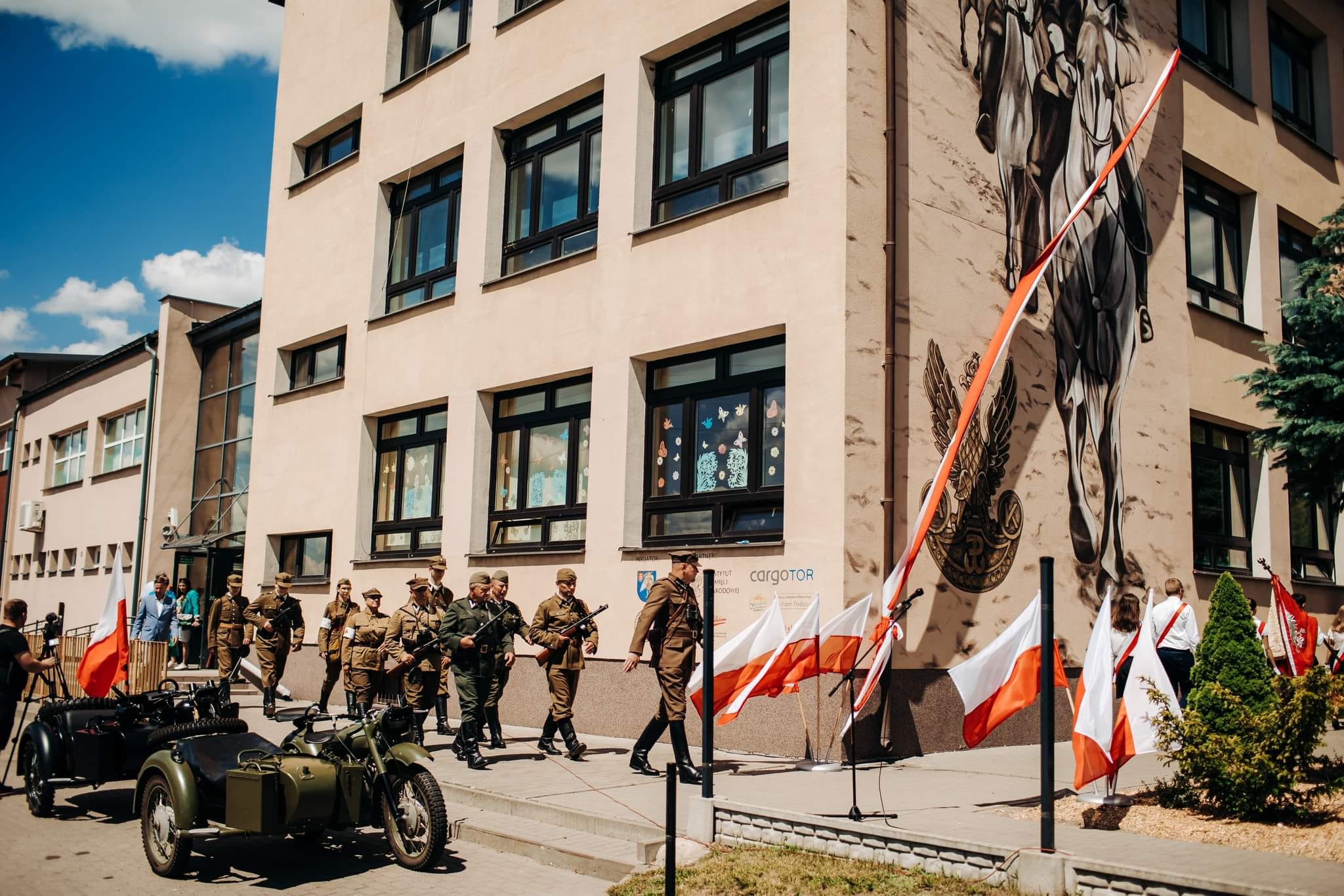 Postsowiecką rycinę zastąpili patriotycznym muralem. „Nie ma przyjaźni polsko-radzieckiej” (zdjęcia)