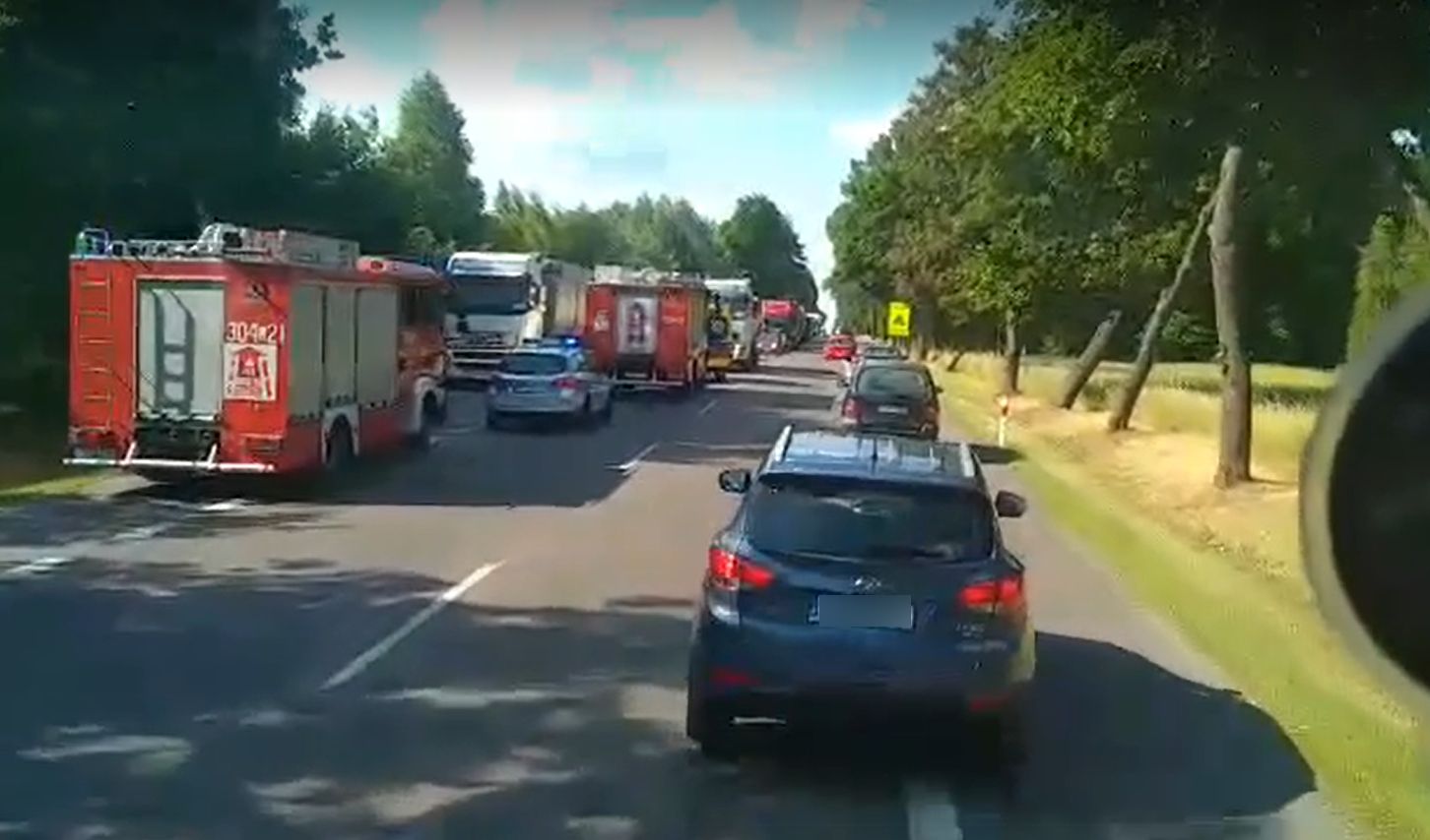 Wypadek na trasie Lublin – Lubartów. Samochód osobowy zderzył się z ciężarówką (foto)