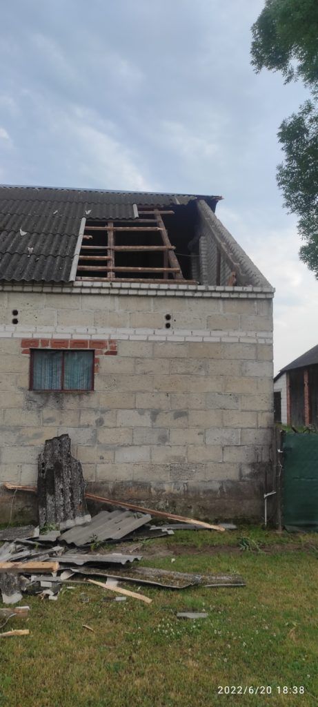 Zerwane dachy i połamane drzewa po nawałnicach nad powiatem parczewskim (zdjęcia)