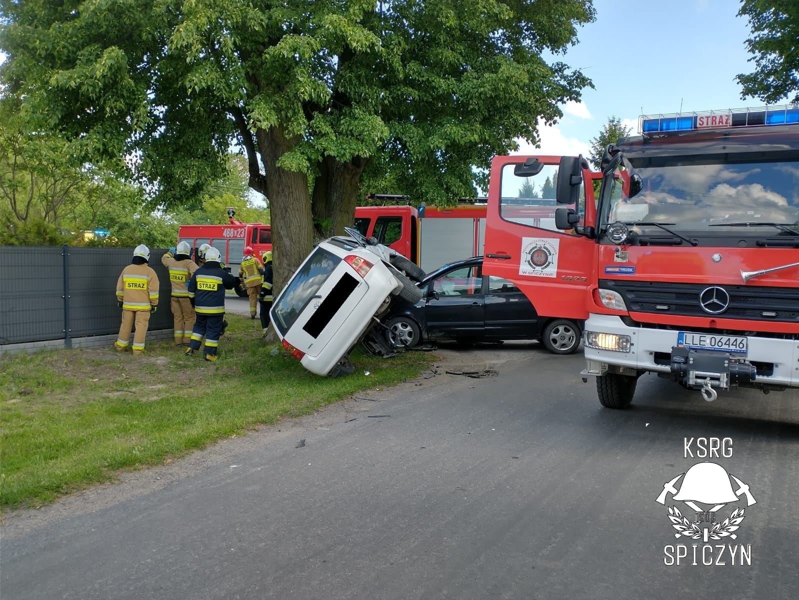 Groźny wypadek na skrzyżowaniu. W akcji ratunkowej śmigłowiec (zdjęcia)