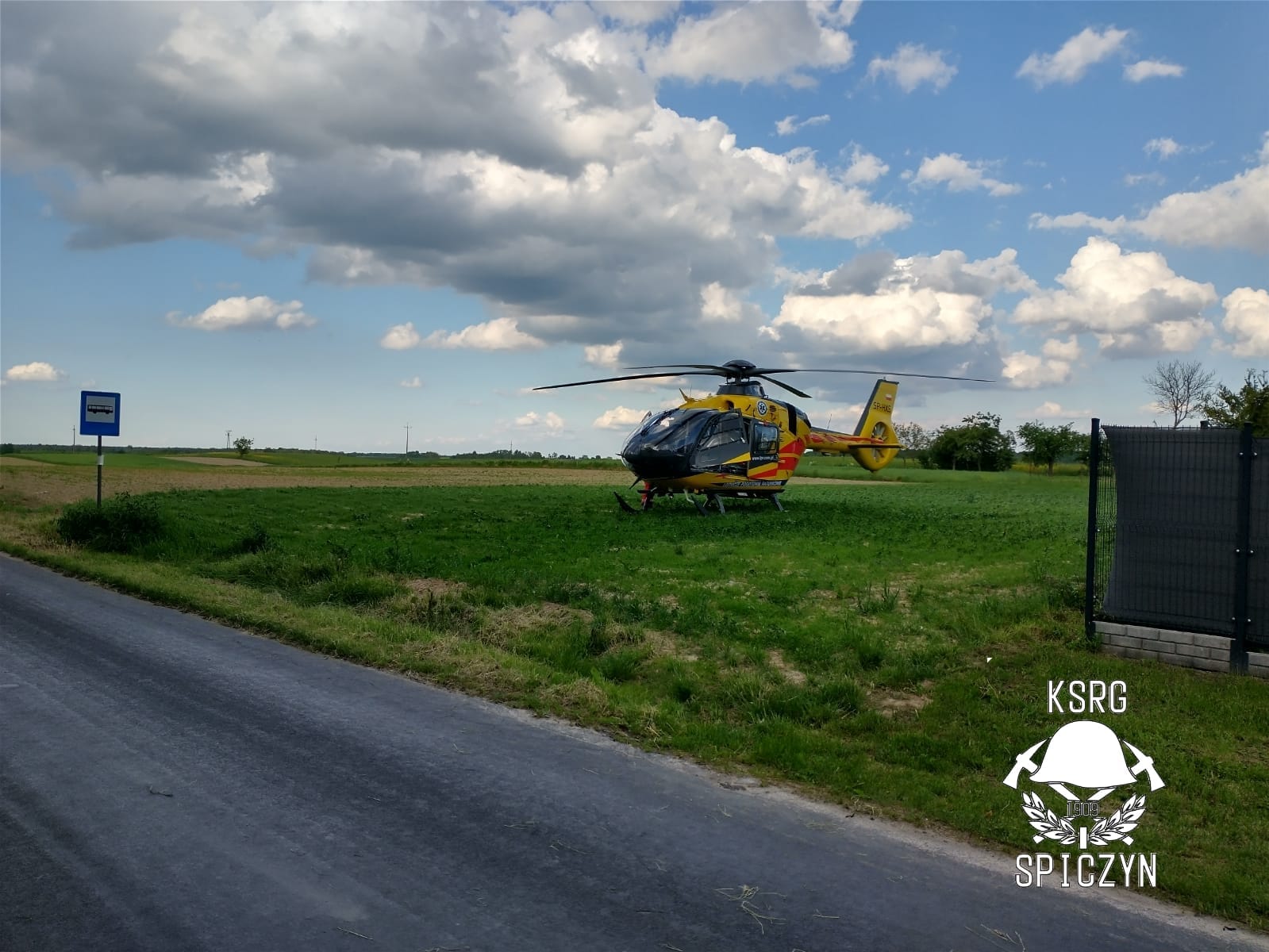 Groźny wypadek na skrzyżowaniu. W akcji ratunkowej śmigłowiec (zdjęcia)