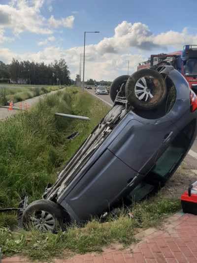 Dachowanie citroena na drodze wojewódzkiej. Utrudnienia w ruchu na trasie Lublin – Biłgoraj (zdjęcia)