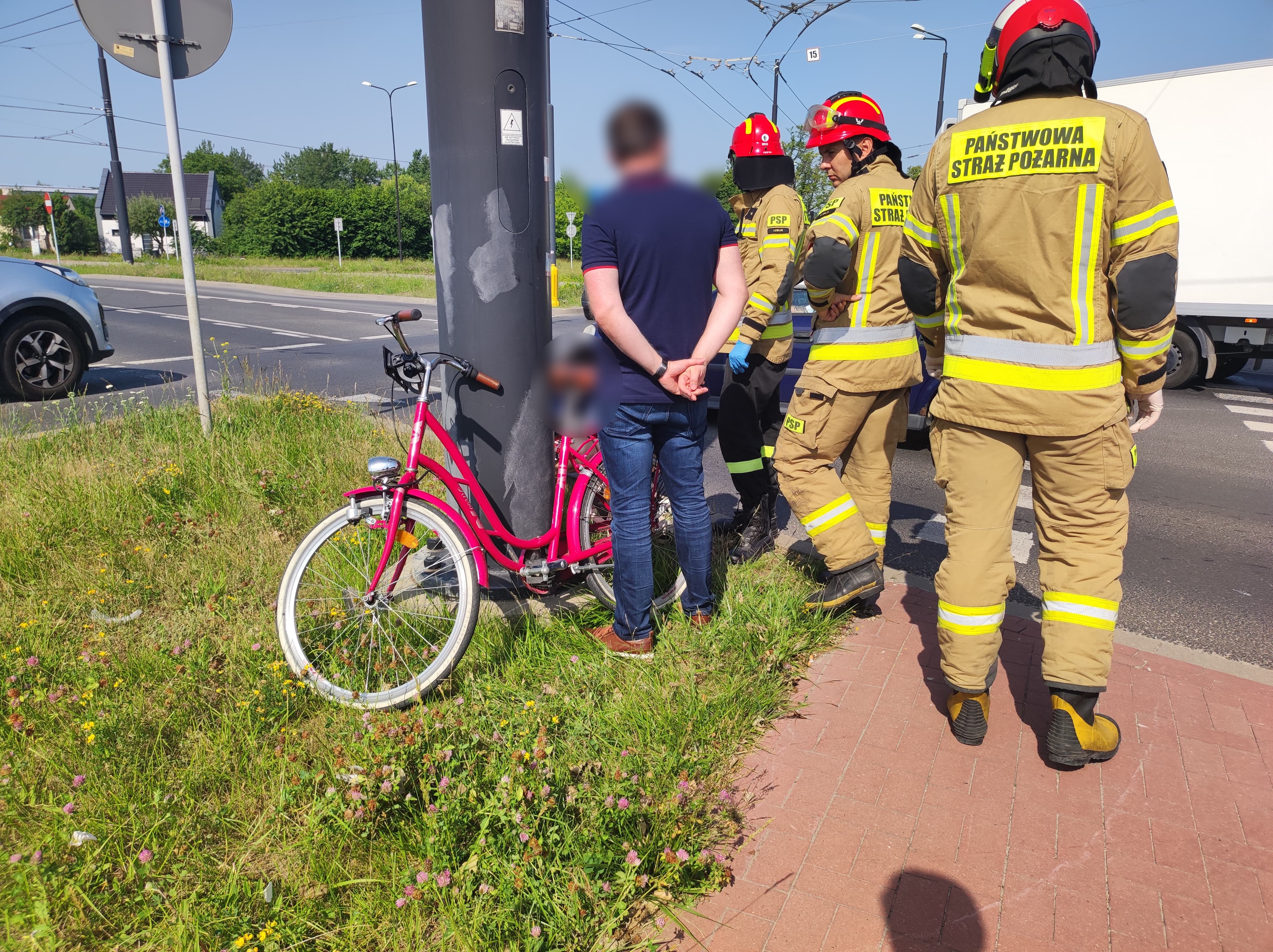 Kolejne potrącenie osoby jadącej rowerem w tym miejscu. Cyklistka trafiła do szpitala (zdjęcia)