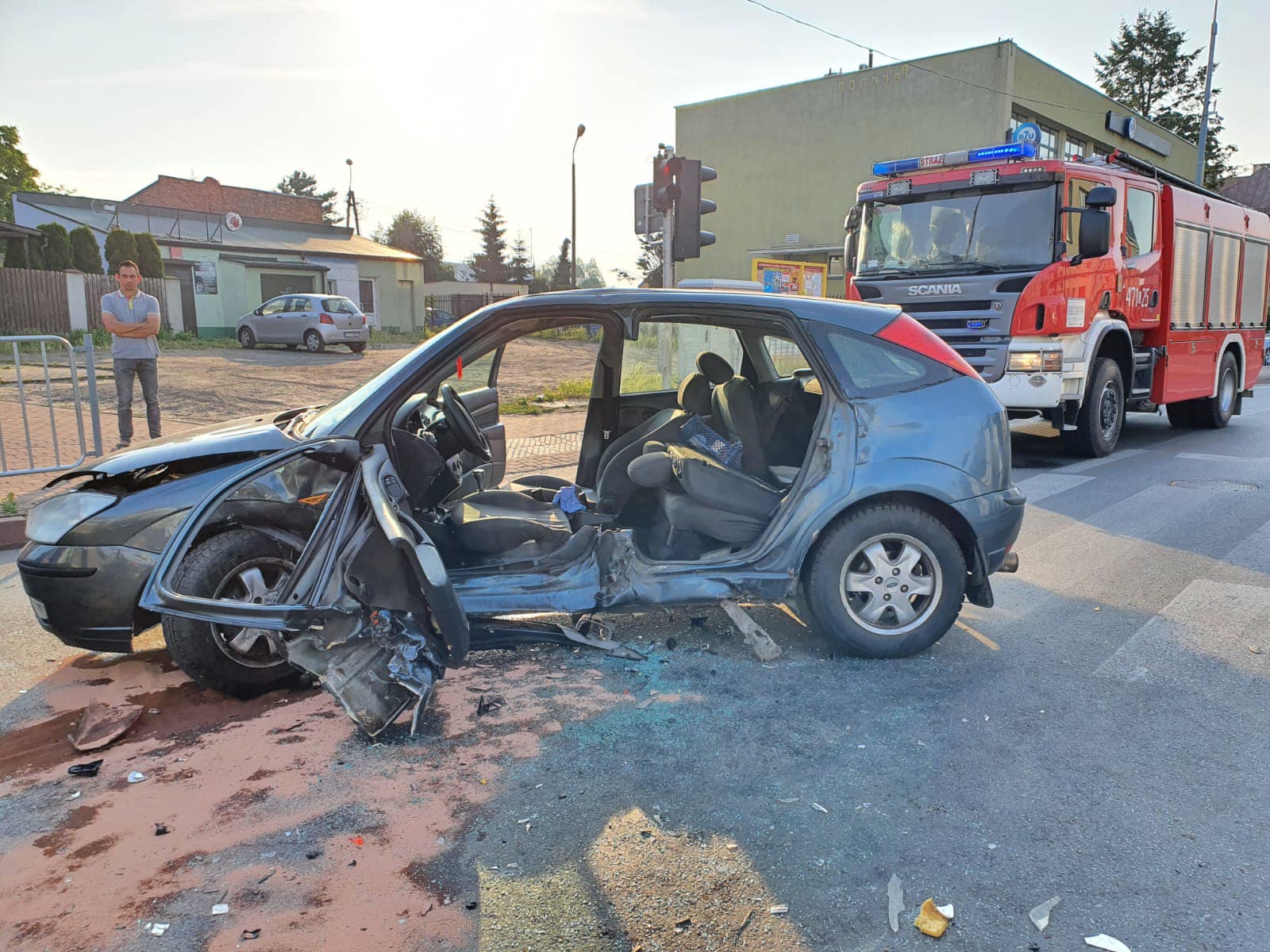 Wypadek na trasie Siedlce – Radzyń Podlaski. Strażacy musieli ciąć auto (zdjęcia)