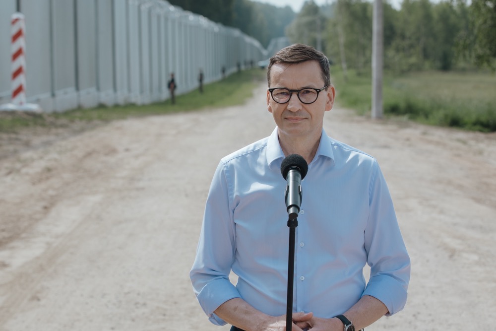 Zakończenie prac przy budowie bariery na granicy polsko-białoruskiej. Zużyto 49 tys. ton stali (wideo)