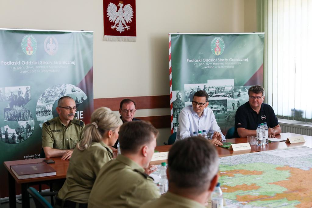 Zakończenie prac przy budowie bariery na granicy polsko-białoruskiej. Zużyto 49 tys. ton stali (wideo)