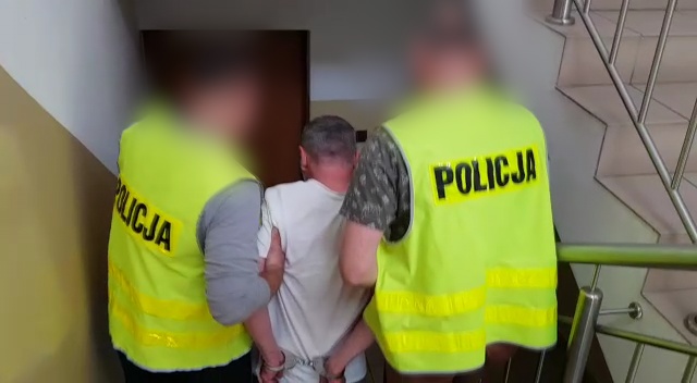 Trzy osoby zatrzymane za oszustwo metodą „na policjanta” (wideo, zdjęcia)