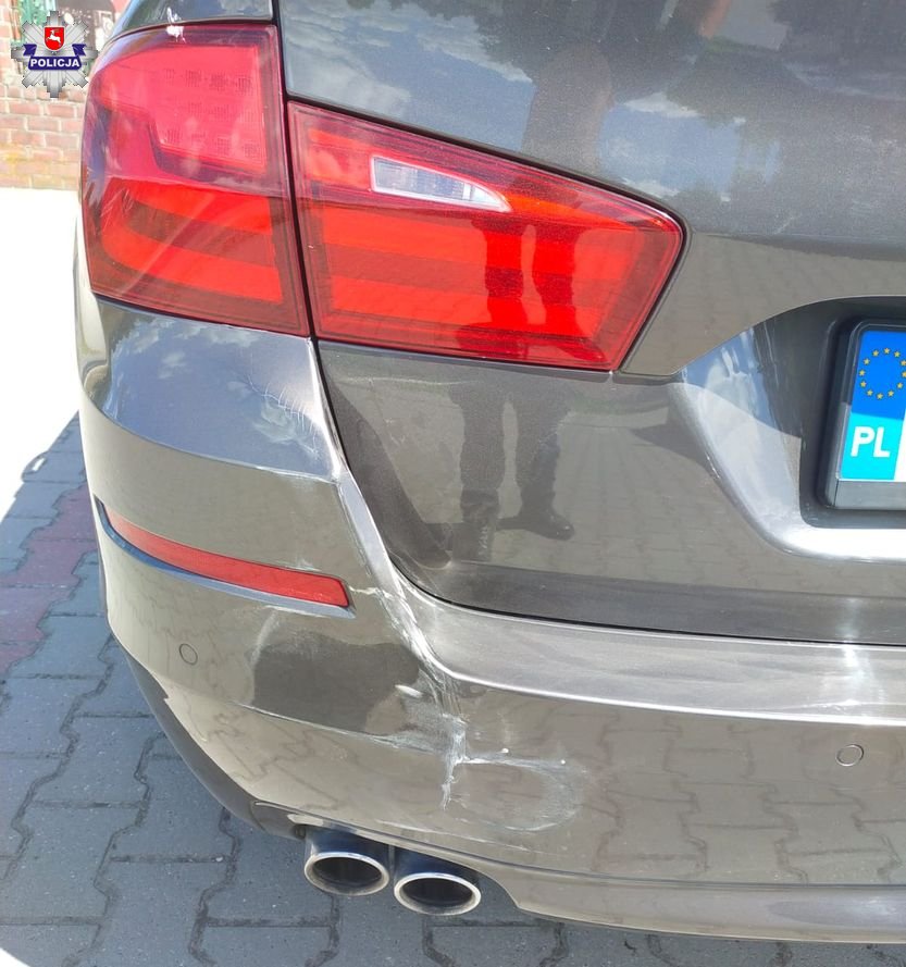 Uszkodziła pojazdy na kościelnym parkingu i odjechała. Policjanci zatrzymali kobietę na festynie (zdjęcia)