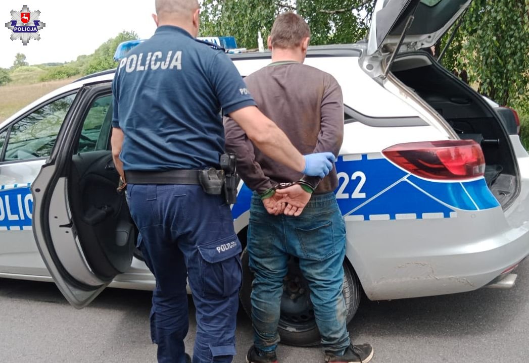 Ominął zaporę i wjechał BMW w pociąg. Jest nagranie momentu zderzenia (wideo, zdjęcia)