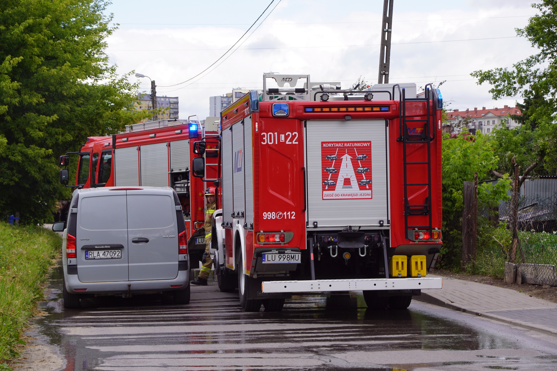 Czarny dym nad Lublinem, cztery zastępy strażaków w akcji gaśniczej (zdjęcia)