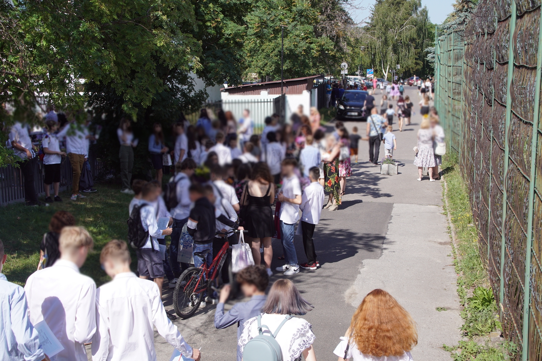 Nie dali uczniom w spokoju odebrać świadectw. W wielu szkołach ogłoszono alarmy bombowe (zdjęcia)