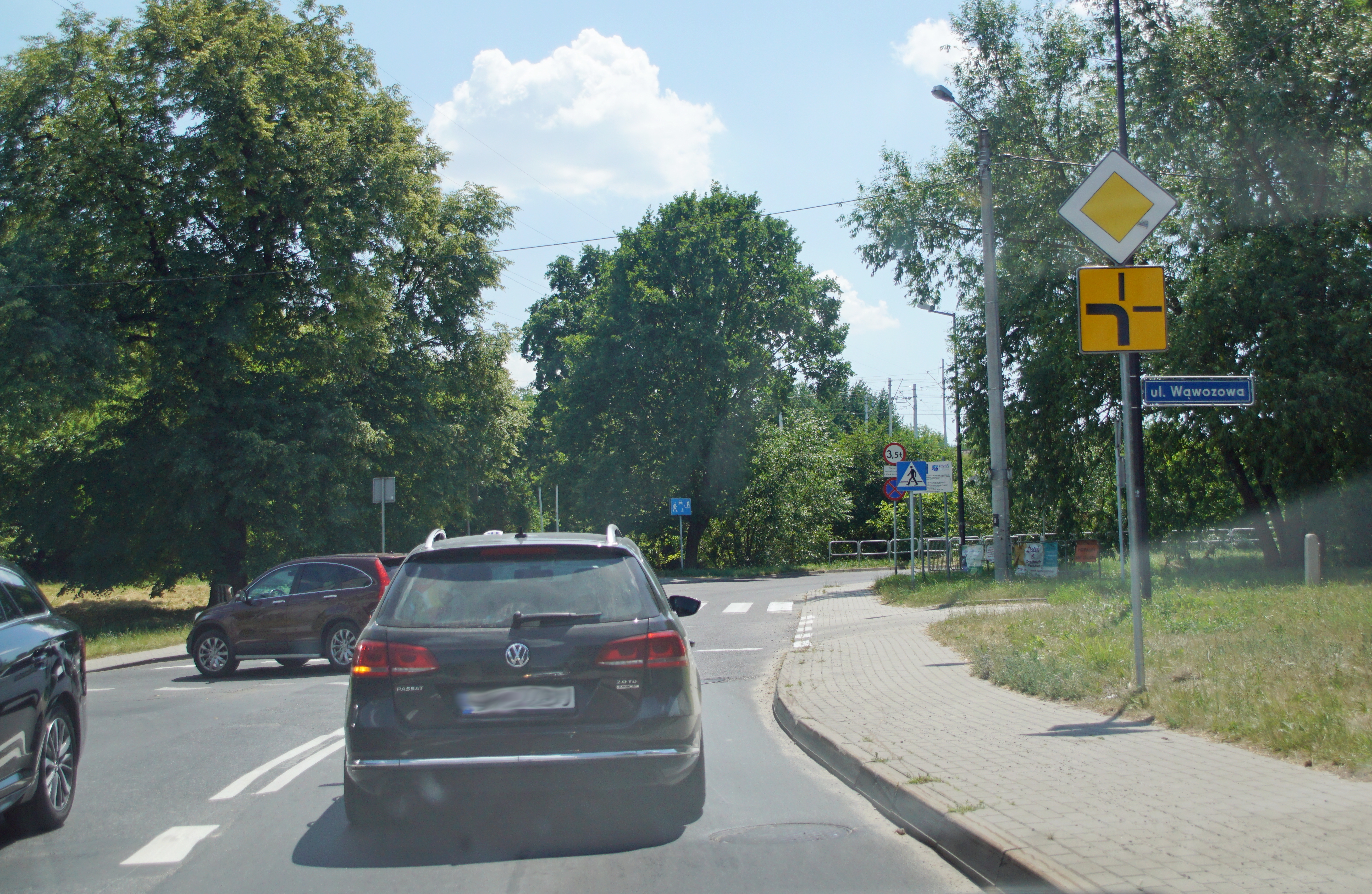 Zmiana pierwszeństwa na skrzyżowaniu ul. Nadbystrzycka – Wyżynna (zdjęcia)