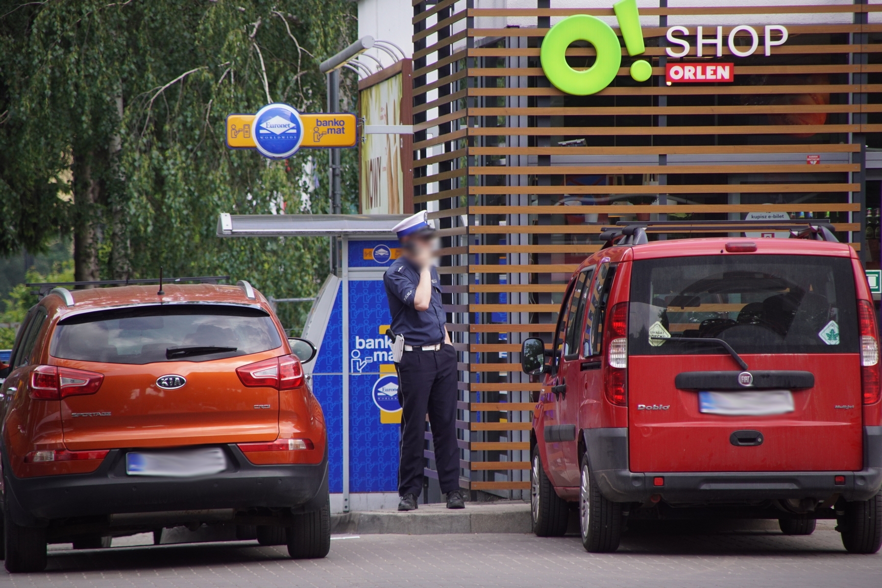 Zapowiadali blokadę stacji paliw. Był protest, jakby go nie było (zdjęcia)