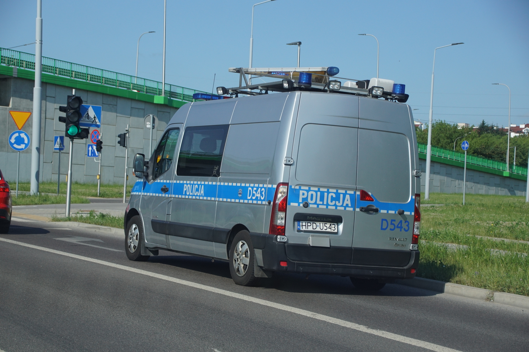 Zderzenie pojazdu osobowego z kobietą podróżującą hulajnogą (zdjęcia)