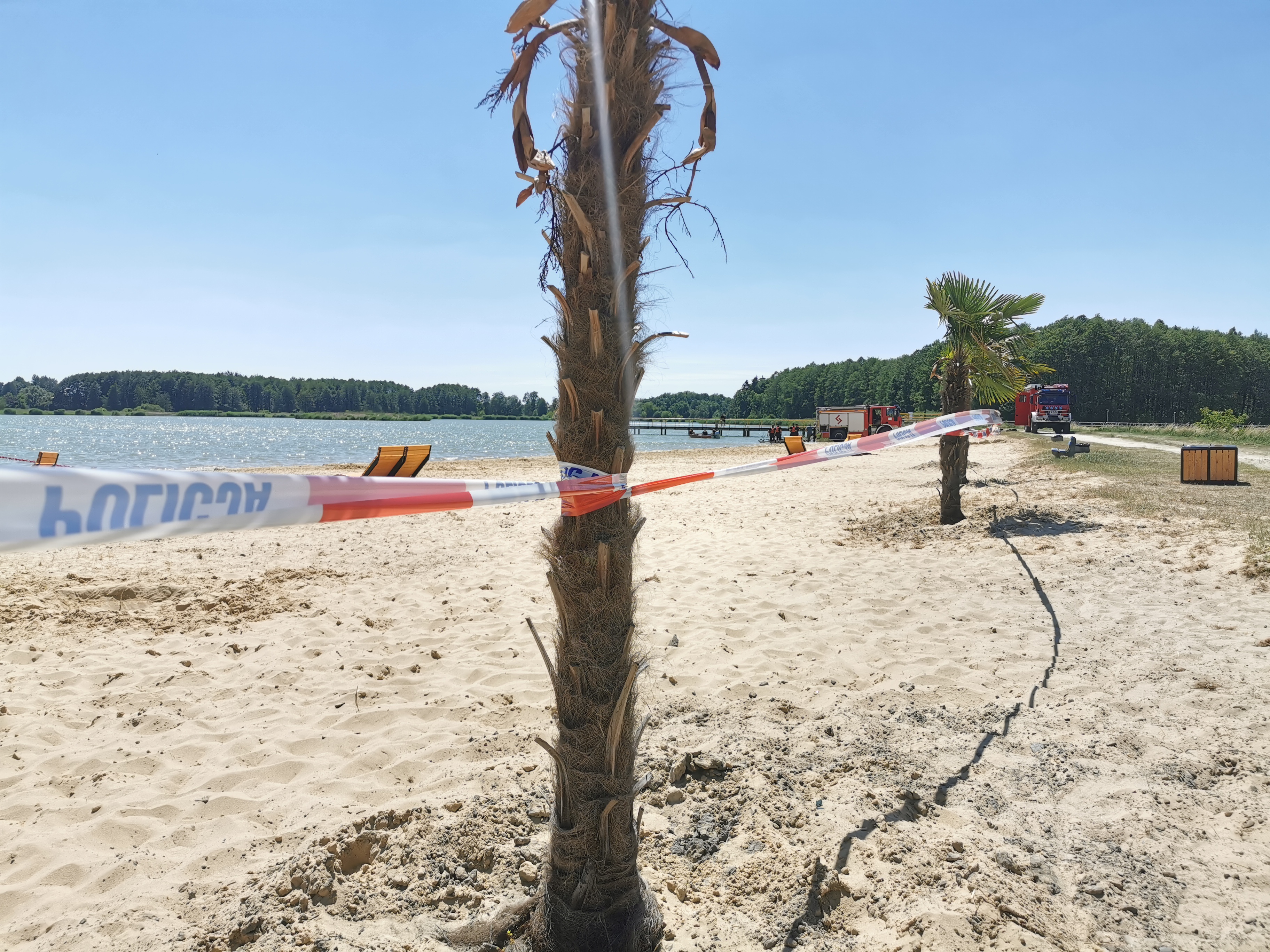 Na brzegu zalewu znaleziono ubrania i dokumenty. Trwają poszukiwania 17-latka (zdjęcia)