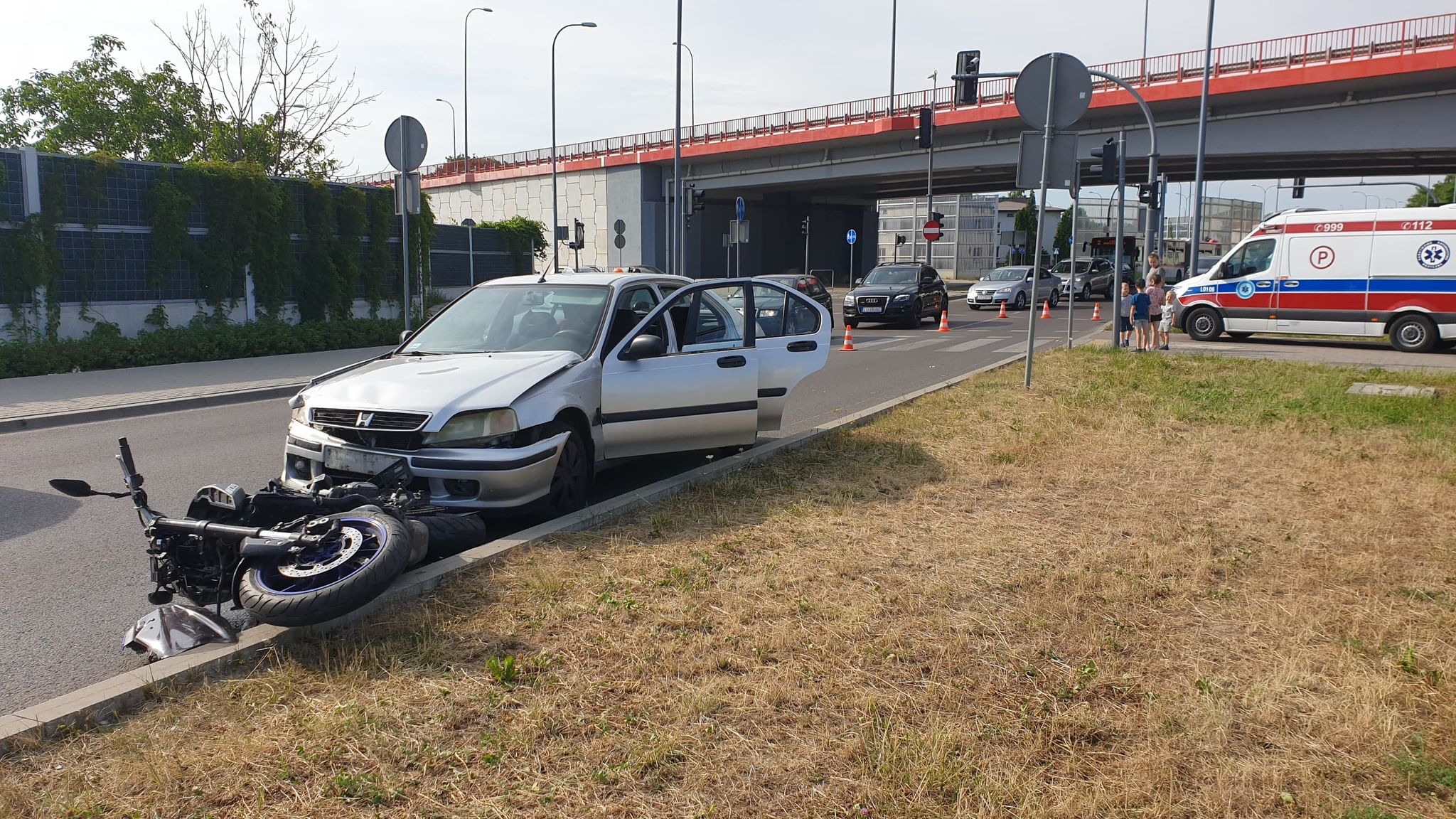 Wjechała na czerwonym, zderzyła się z motocyklem. Zapewniała, że było inaczej (zdjęcia)