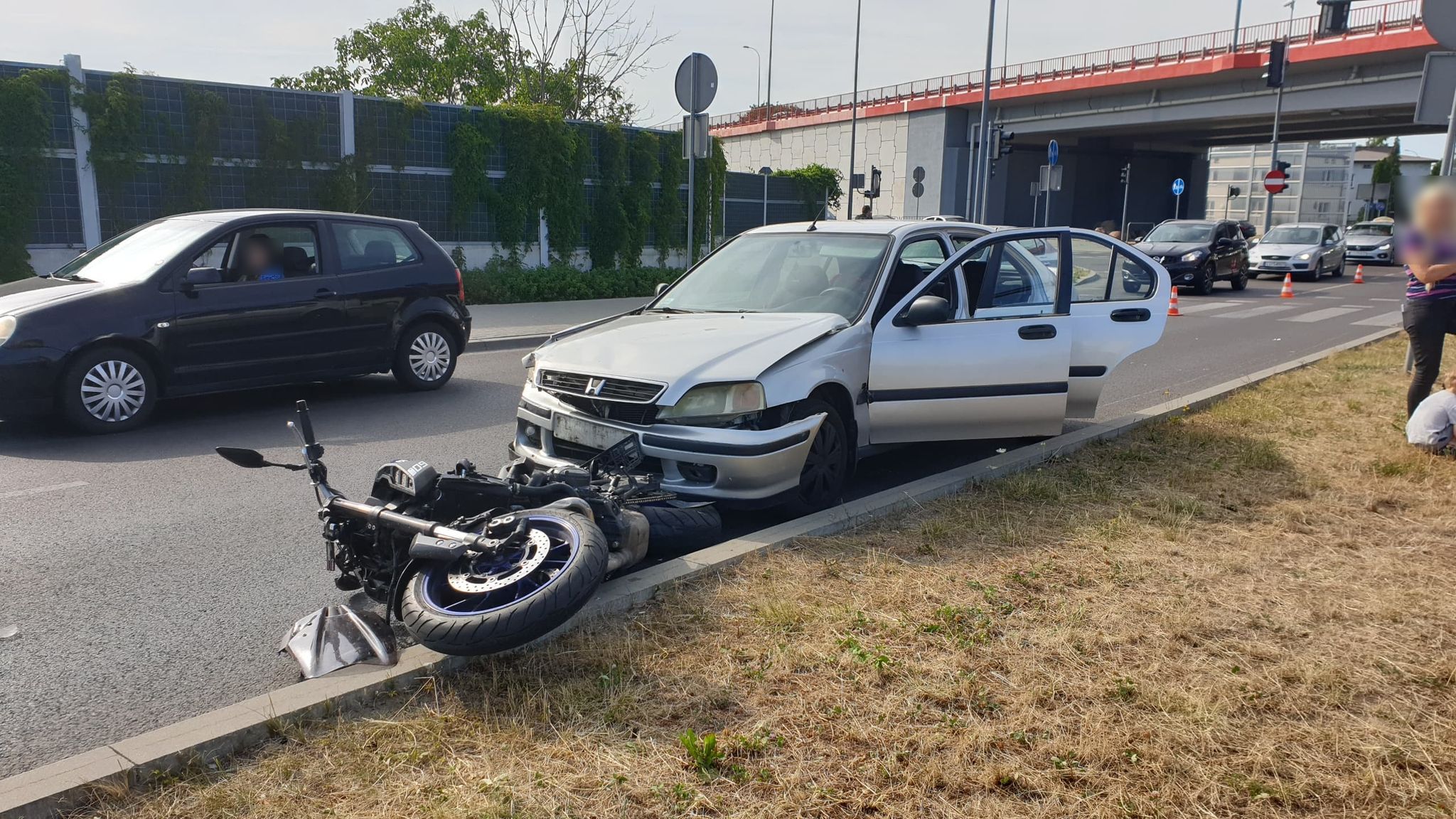 Wjechała na czerwonym, zderzyła się z motocyklem. Zapewniała, że było inaczej (zdjęcia)