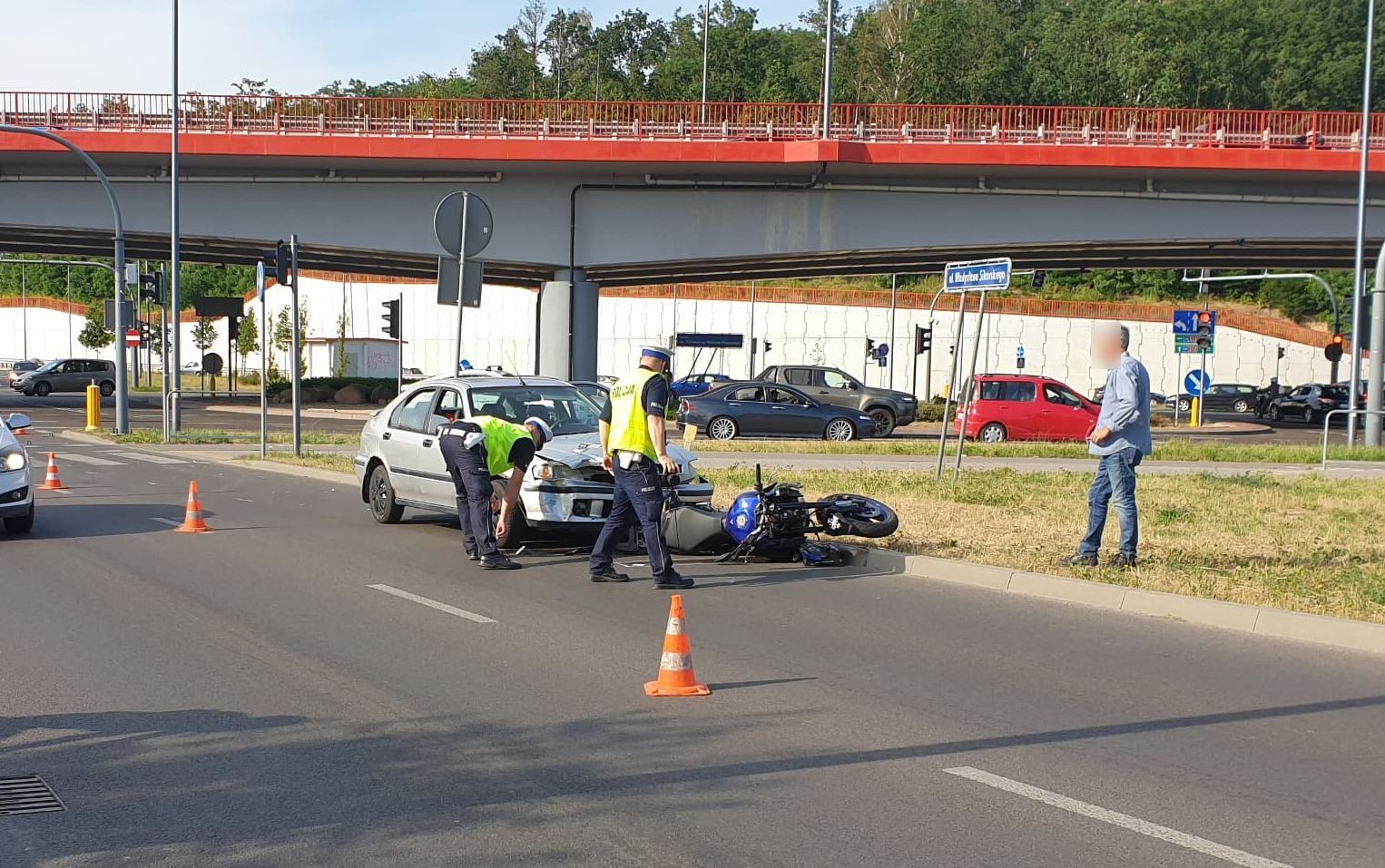 Wjechała na czerwonym, zderzyła się z motocyklem. Zapewniała, że było inaczej (zdjęcia)