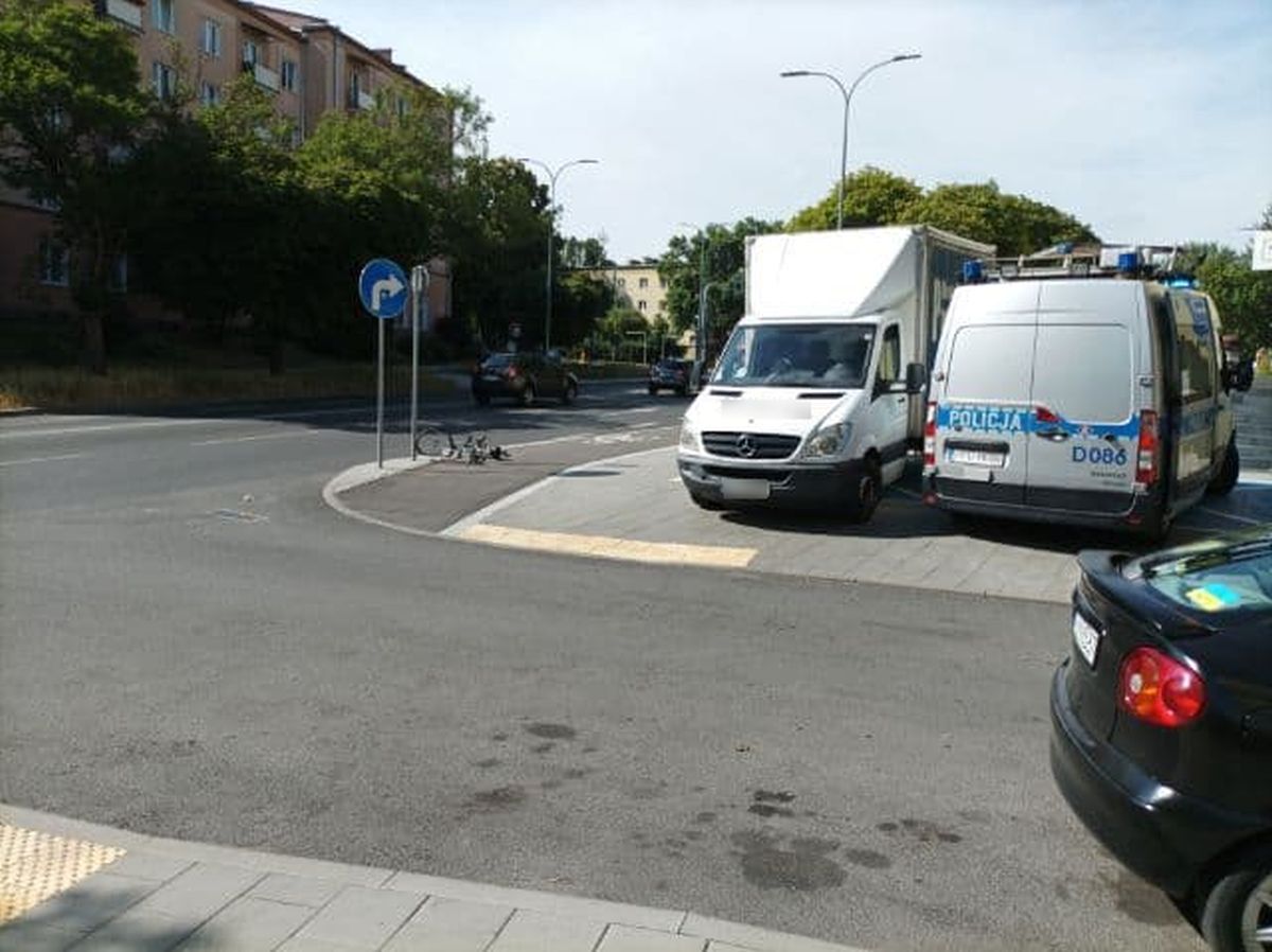 Kolejny wypadek z udziałem jednośladu. Rowerzystka trafiła do szpitala (zdjęcia)