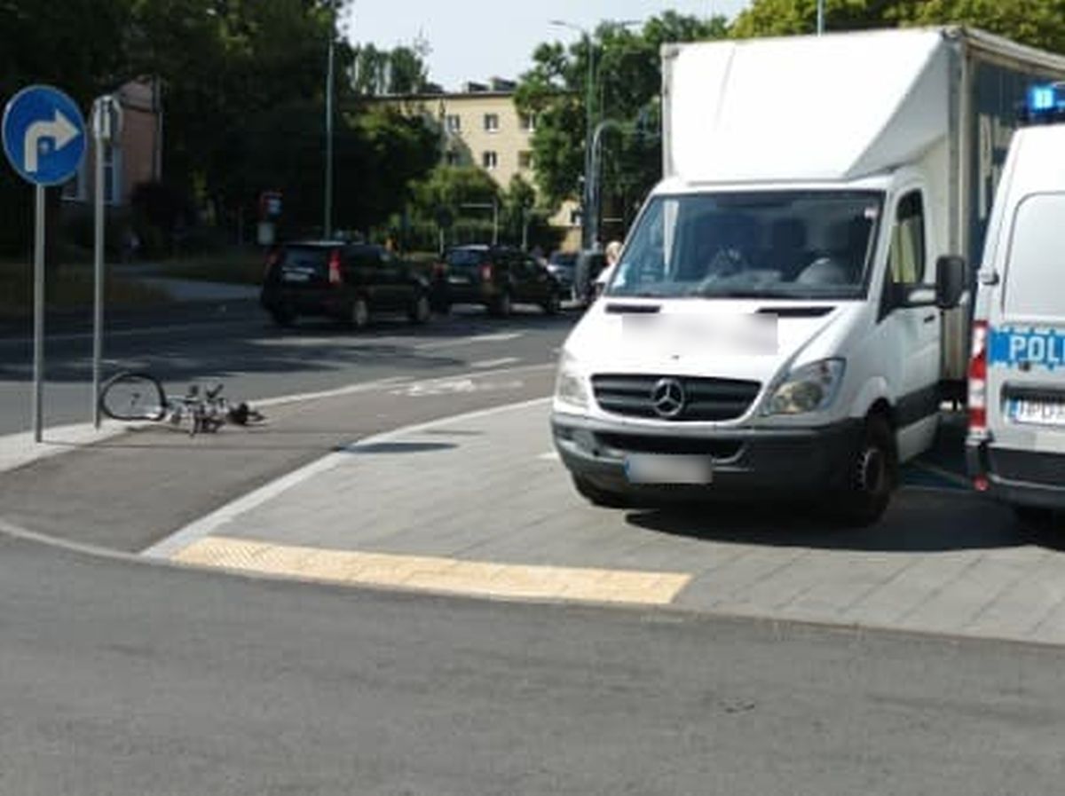 Kolejny wypadek z udziałem jednośladu. Rowerzystka trafiła do szpitala (zdjęcia)