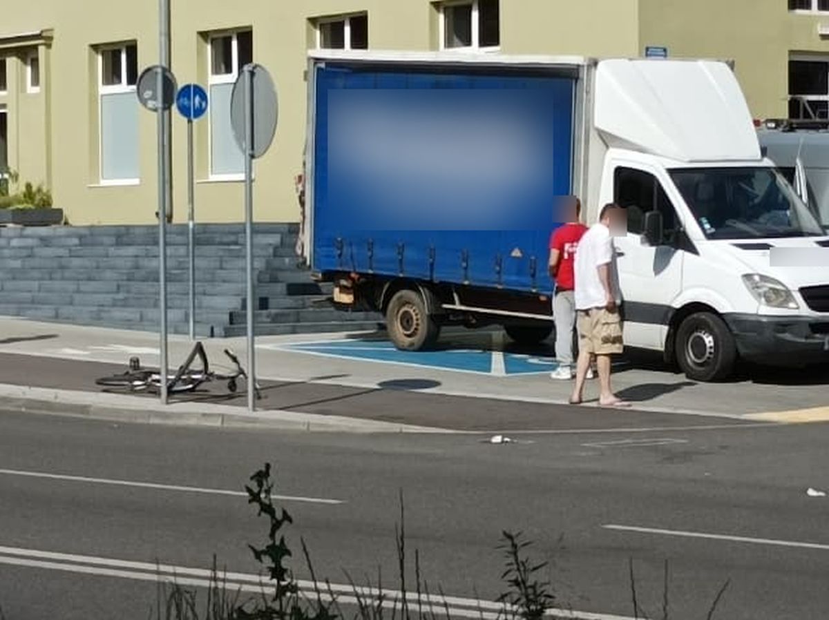 Kolejny wypadek z udziałem jednośladu. Rowerzystka trafiła do szpitala (zdjęcia)