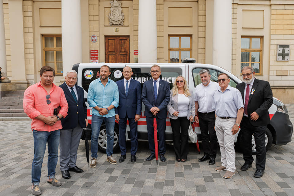 Ambulans z Lublina pojedzie pomagać mieszkańcom Charkowa. Pojazd kupili przedsiębiorcy (zdjęcia)