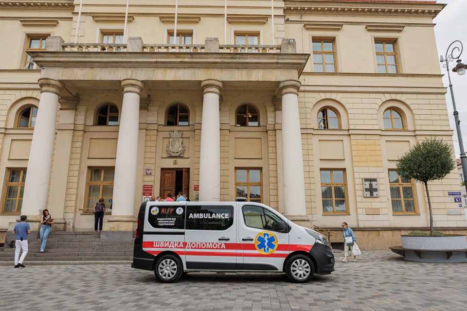Ambulans z Lublina pojedzie pomagać mieszkańcom Charkowa. Pojazd kupili przedsiębiorcy (zdjęcia)