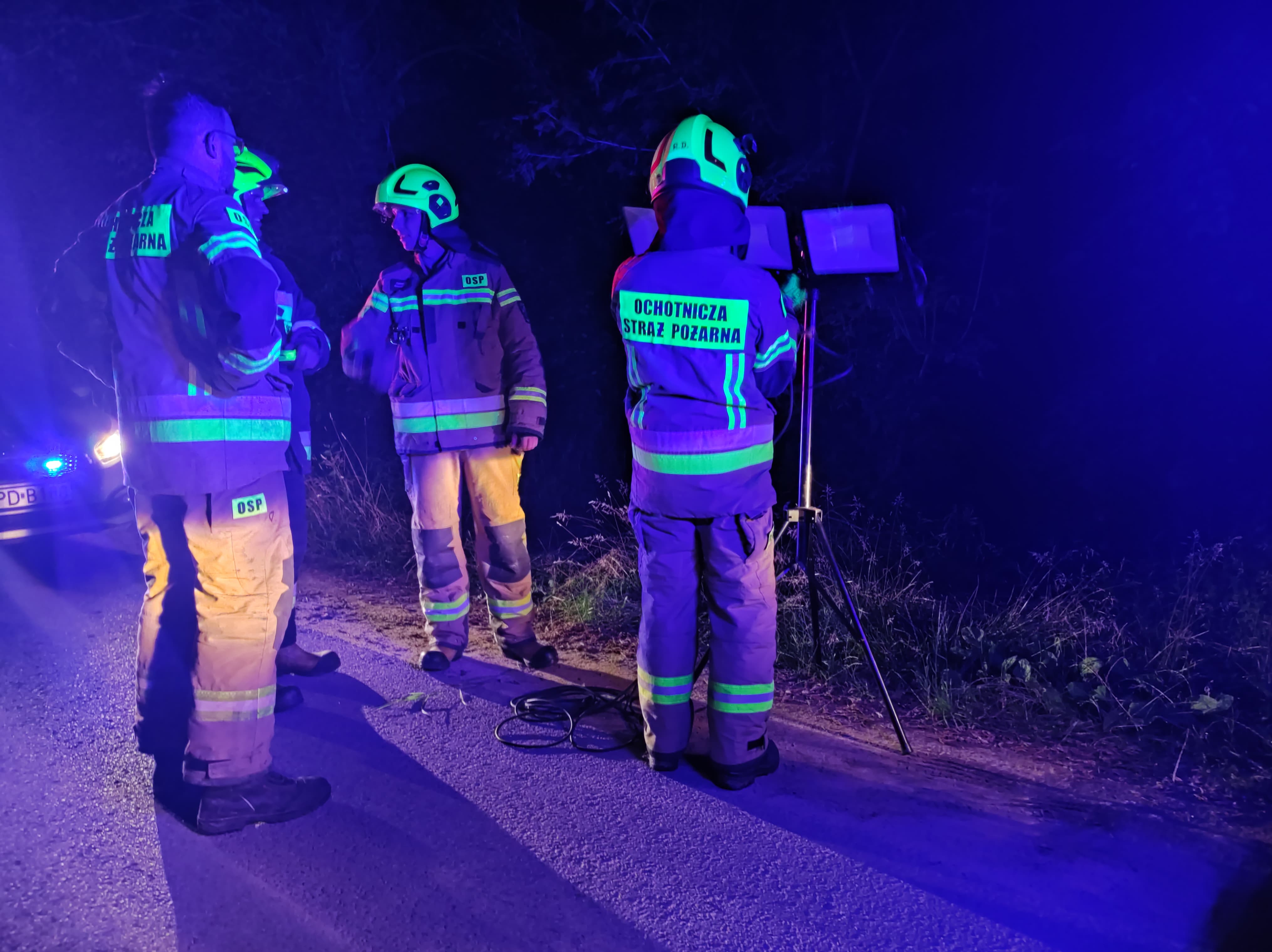 Wyszedł na spacer z psem, w zaroślach znalazł zwłoki. Trwa ustalanie przyczyn śmierci mężczyzny (zdjęcia)