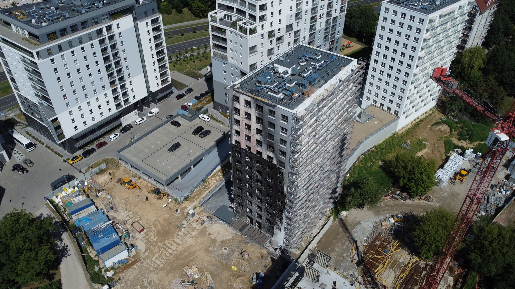 Prokuratura zajęła się sprawą pożaru wieżowca. Straty wstępnie oszacowano na 2,5 mln zł (zdjęcia)