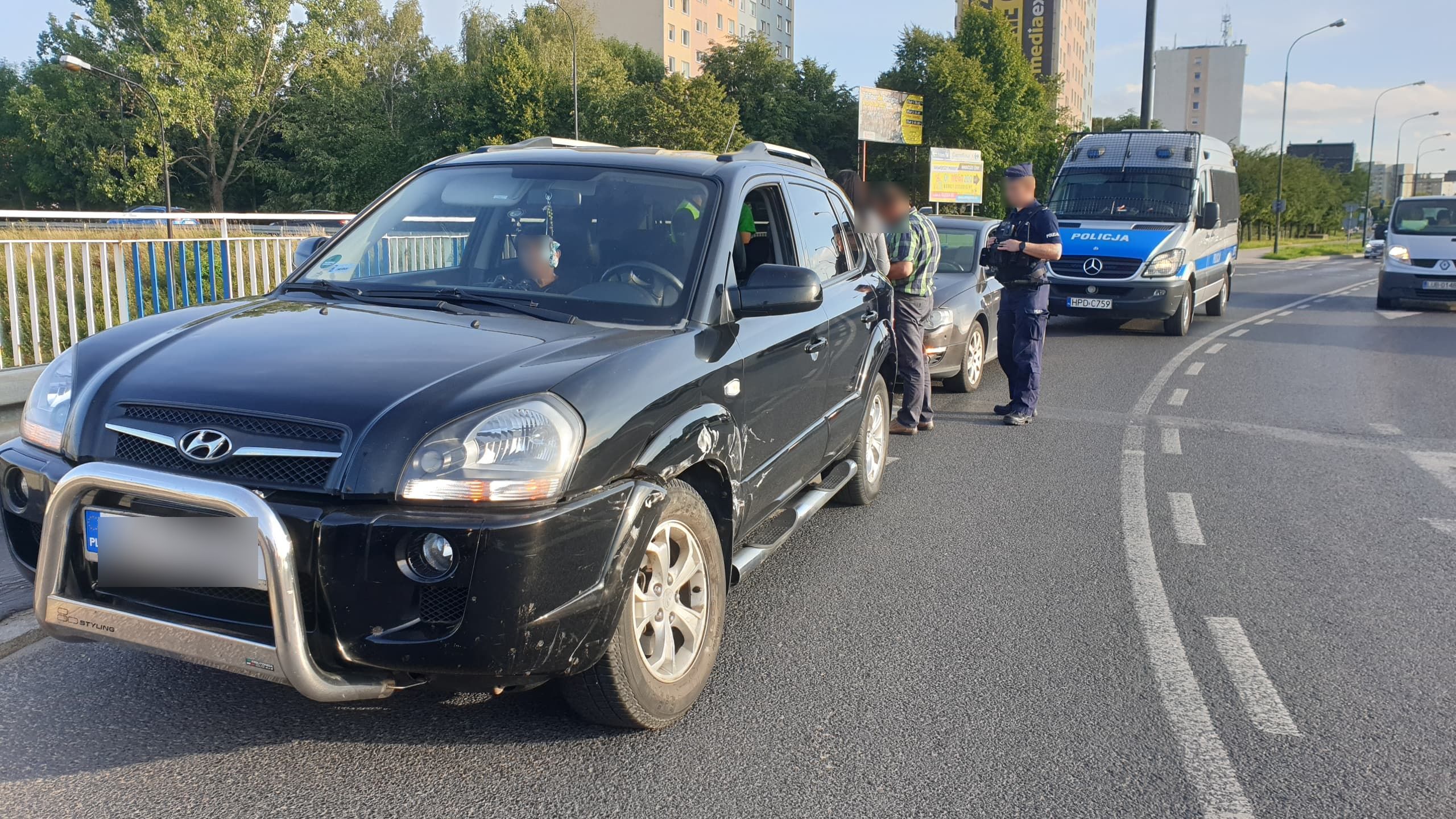 Wjechał wprost przed volkswagena. Kolejne zderzenie pojazdów na rondzie przy Makro (zdjęcia)