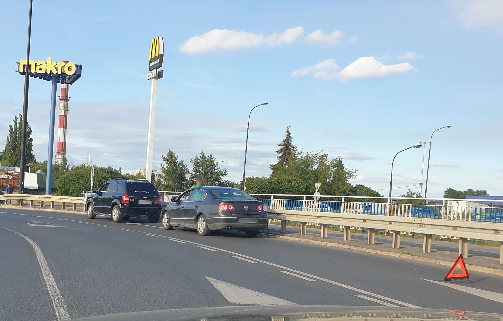 Wjechał wprost przed volkswagena. Kolejne zderzenie pojazdów na rondzie przy Makro (zdjęcia)