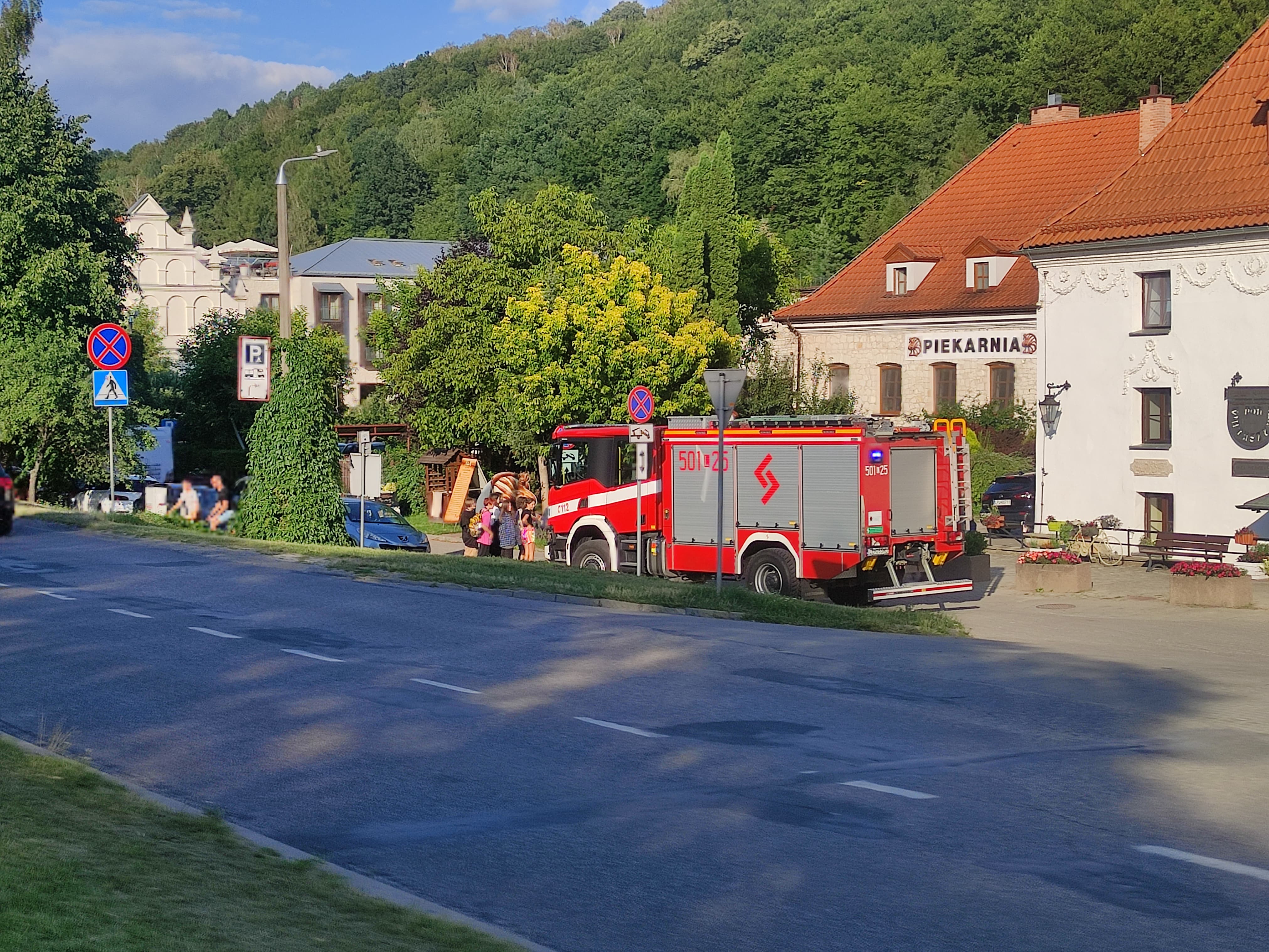 Akcja ratunkowa na Wiśle w Kazimierzu Dolnym. Spadł ze skutera wodnego i stracił przytomność (zdjęcia)
