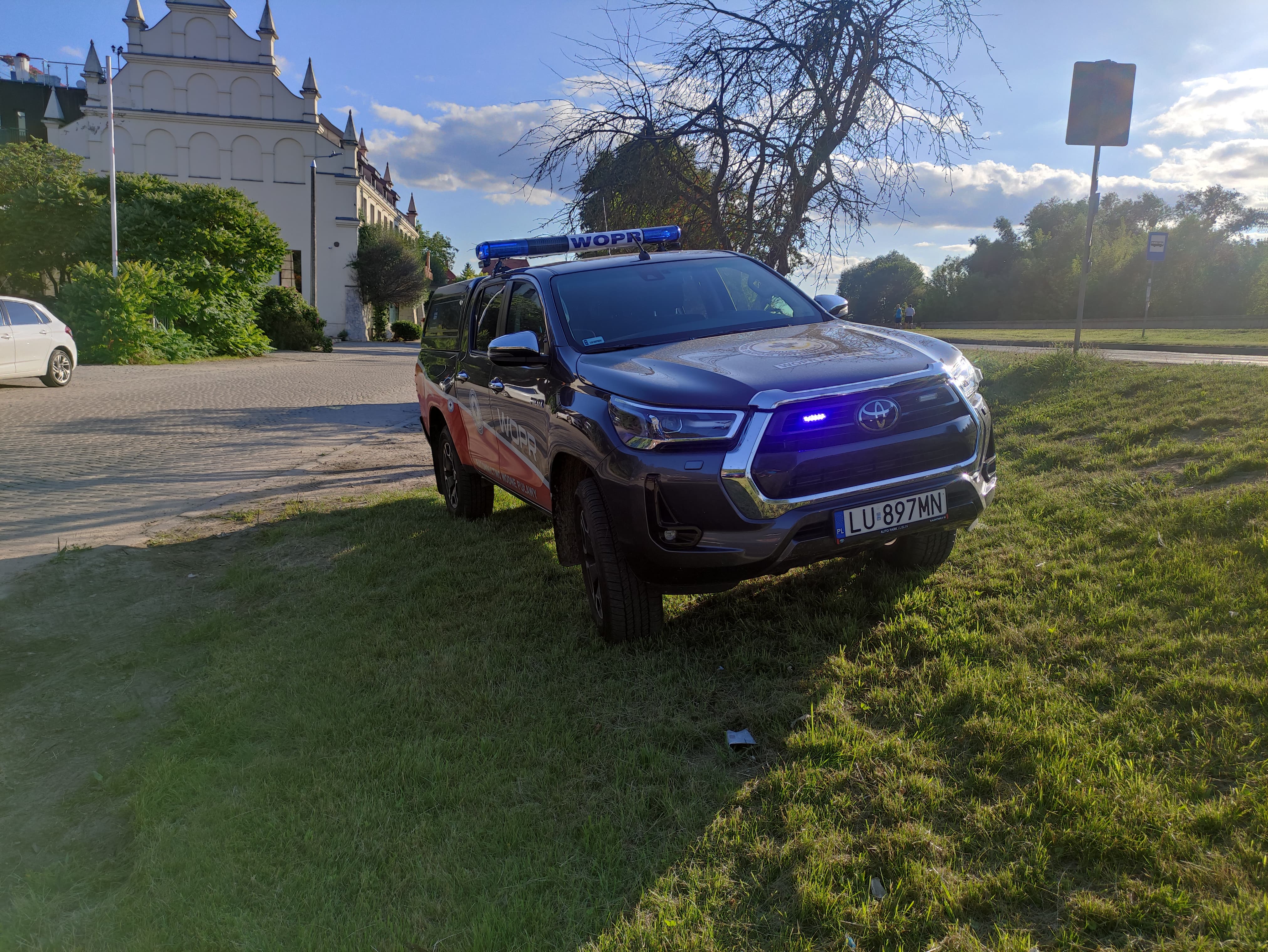 Akcja ratunkowa na Wiśle w Kazimierzu Dolnym. Spadł ze skutera wodnego i stracił przytomność (zdjęcia)