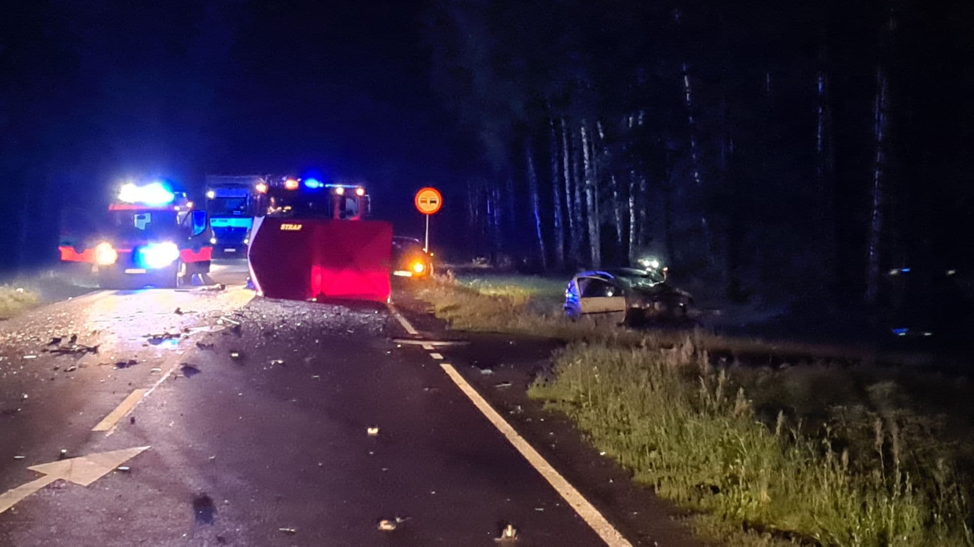 Po tragicznym wypadku na drodze krajowej nr 19 nadal występują utrudnienia z przejazdem (zdjęcia)