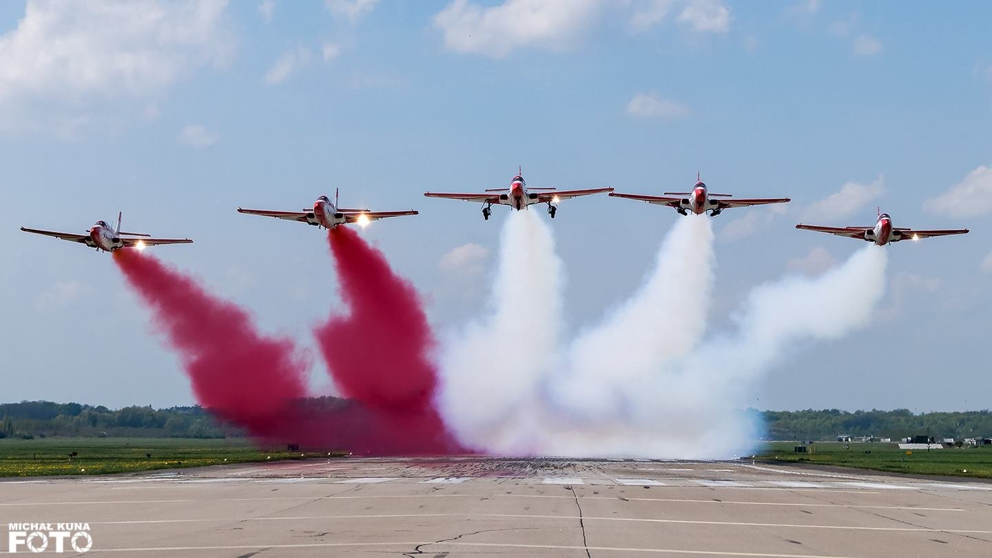 W Dęblinie Iskry wykonały pożegnalny lot. „To historyczna chwila dla Polskich Sił Powietrznych” (zdjęcia, wideo)