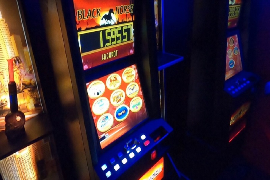Nielegalne automaty do gier i narkotyki w lokalu w Kraśniku (wideo, zdjęcia)