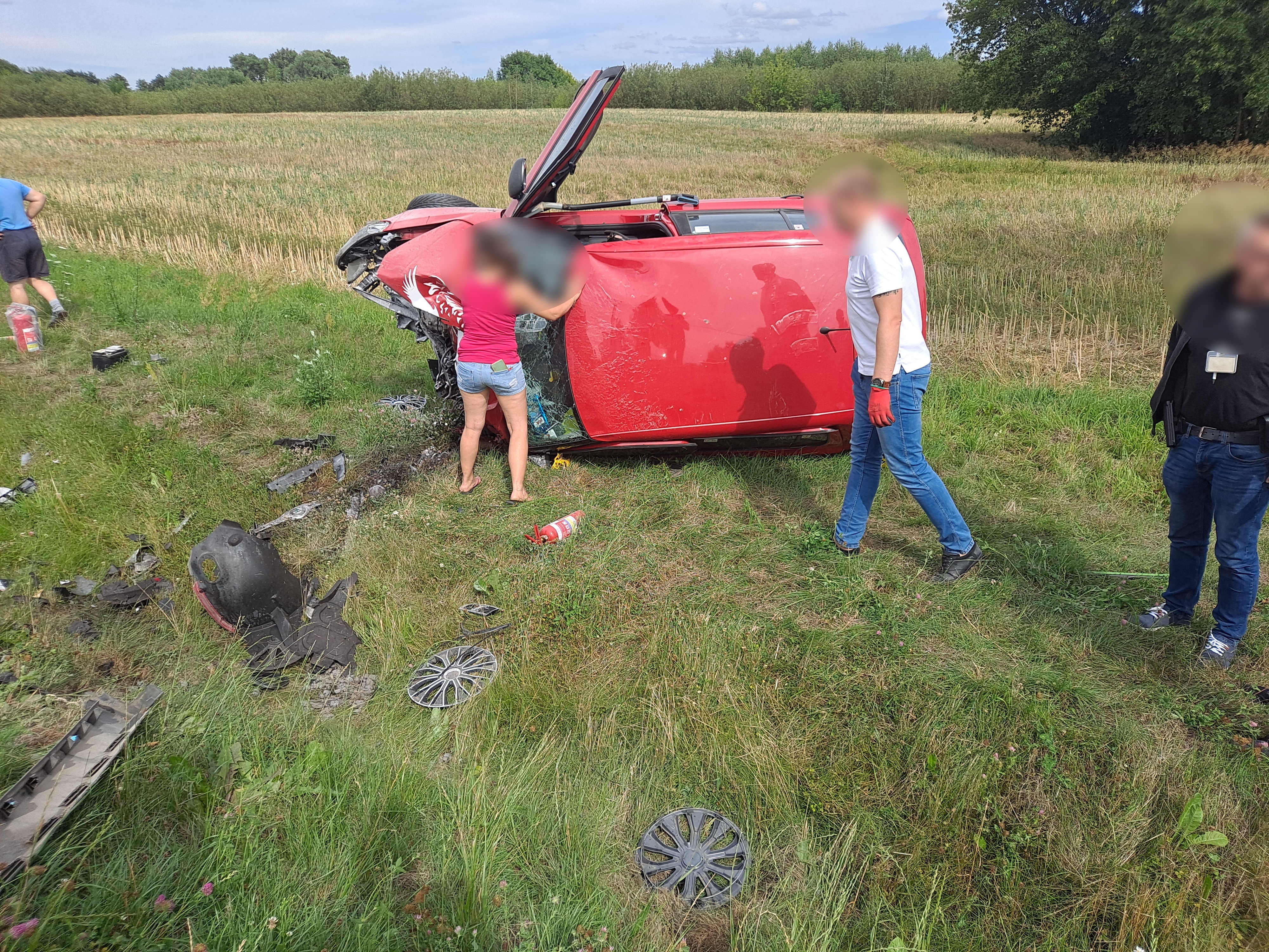 Cztery osoby poszkodowane, trzy pojazdy rozbite. W akcji ratunkowej śmigłowiec LPR (wideo, zdjęcia)