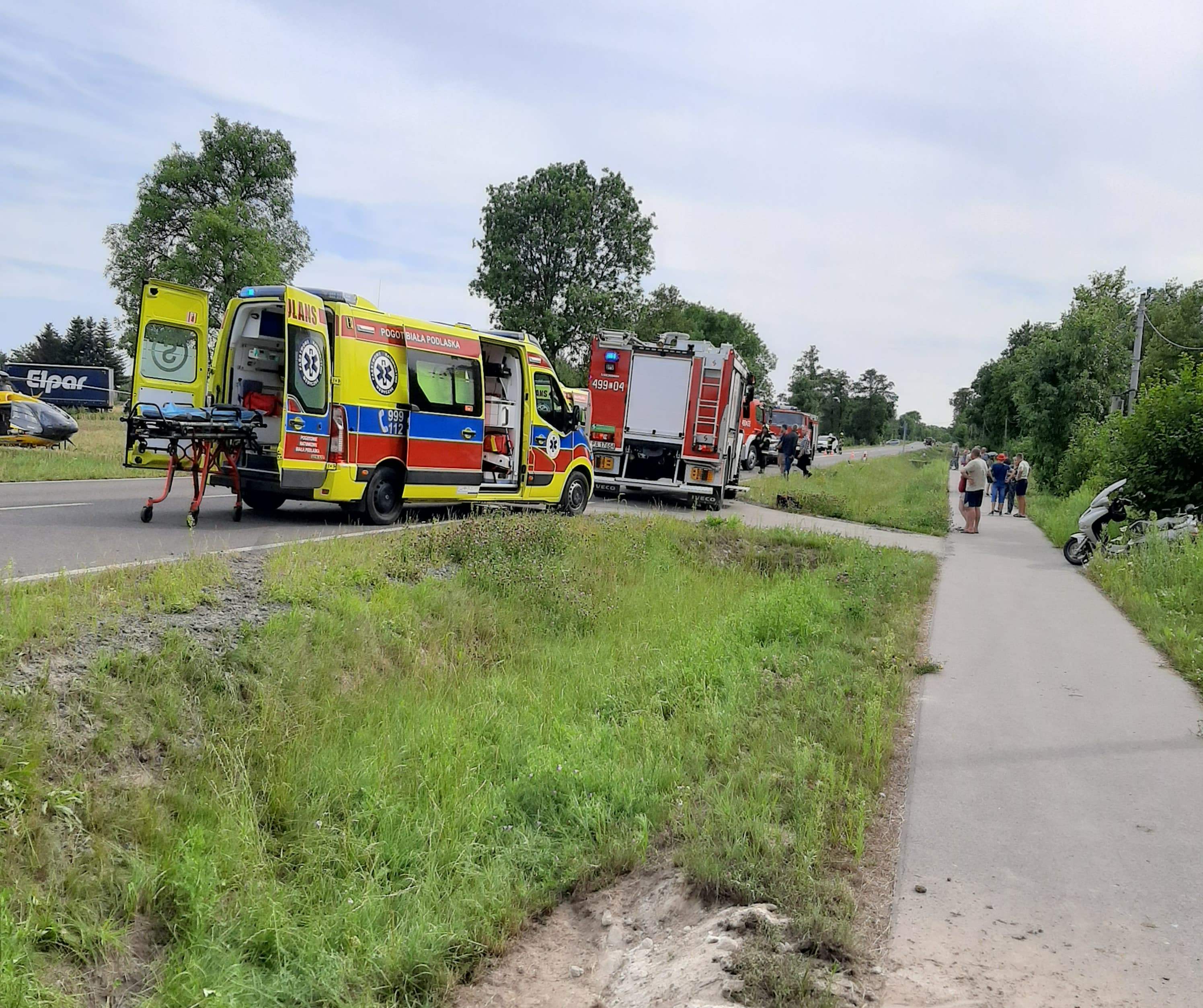 Cztery osoby poszkodowane, trzy pojazdy rozbite. W akcji ratunkowej śmigłowiec LPR (wideo, zdjęcia)