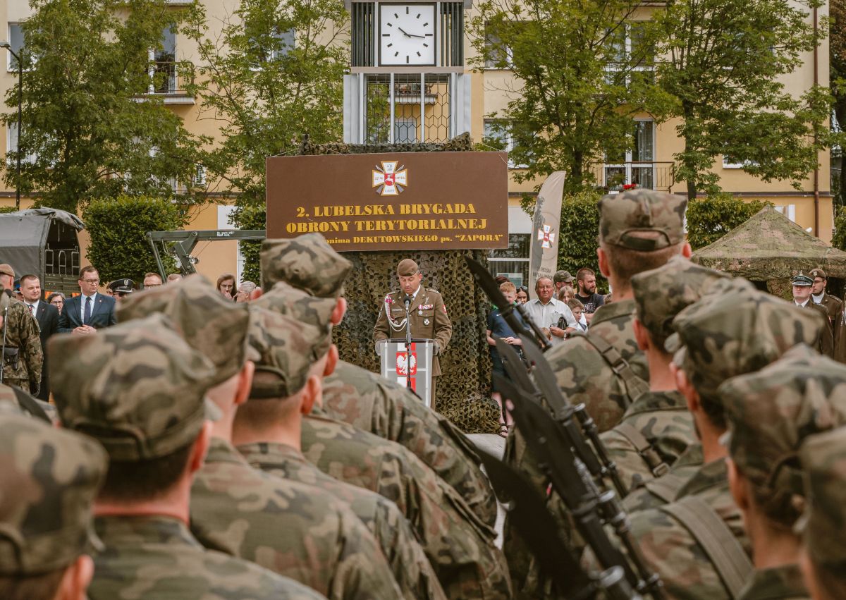 Ochotnicy wypowiedzieli słowa roty wojskowej. 2 Lubelska Brygada Obrony Terytorialnej ma nowych żołnierzy (zdjęcia)