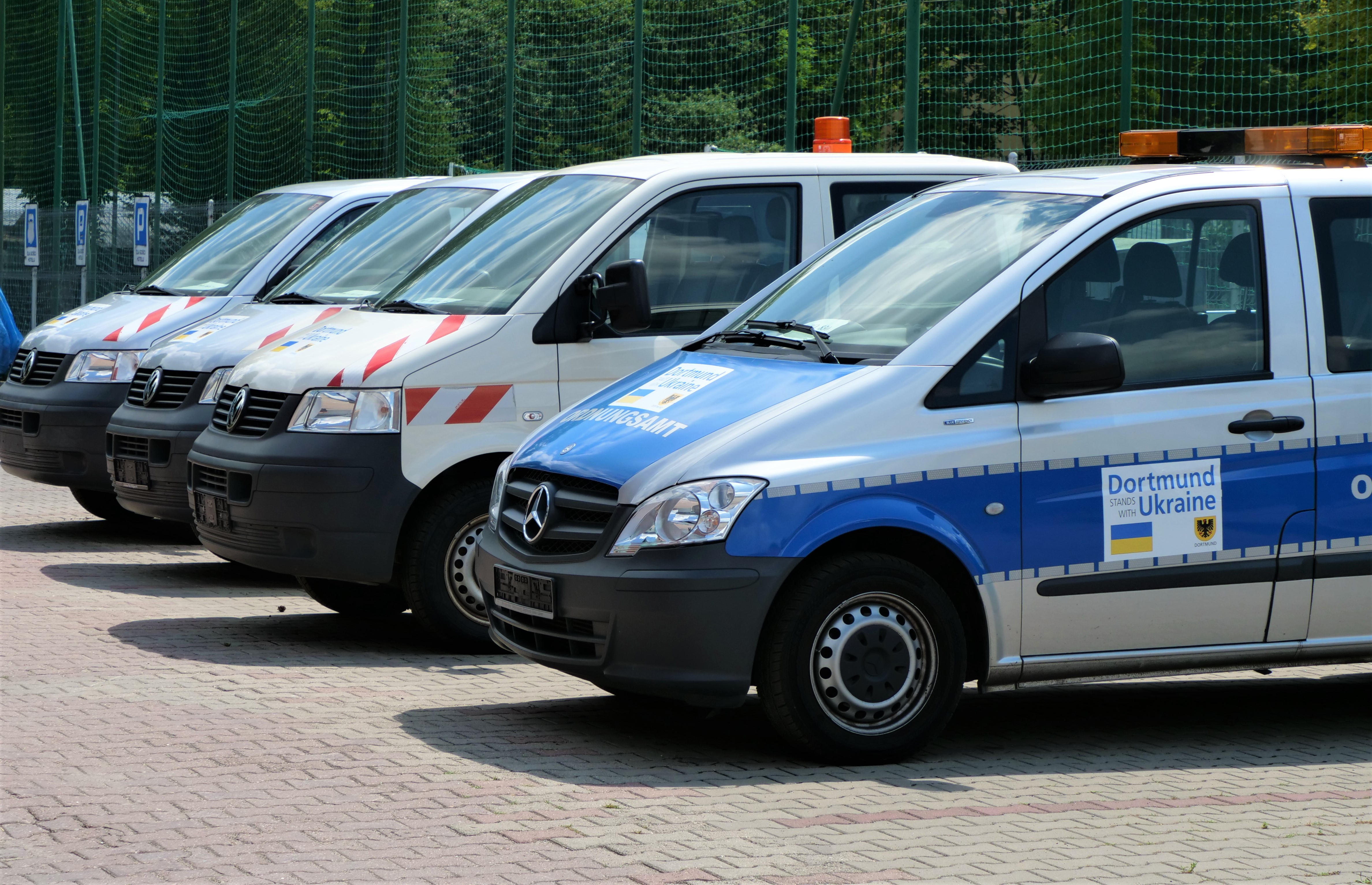W Chełmie przekazano samochody dla ukraińskiego miasta Mikołajów (zdjęcia)