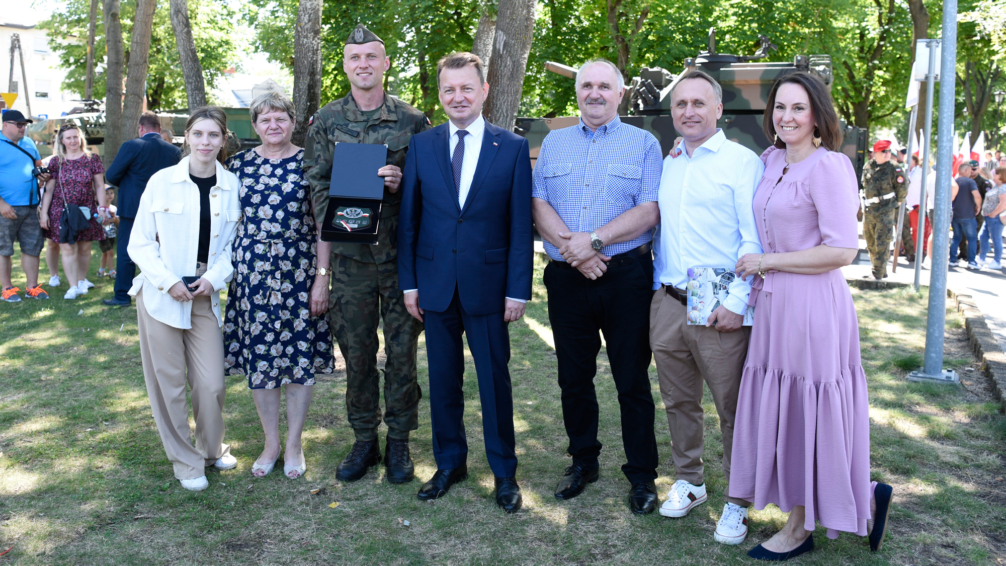 Na szkolenie w ramach zasadniczej dobrowolnej służby wojskowej zgłosiło 8000 chętnych (zdjęcia, wideo)