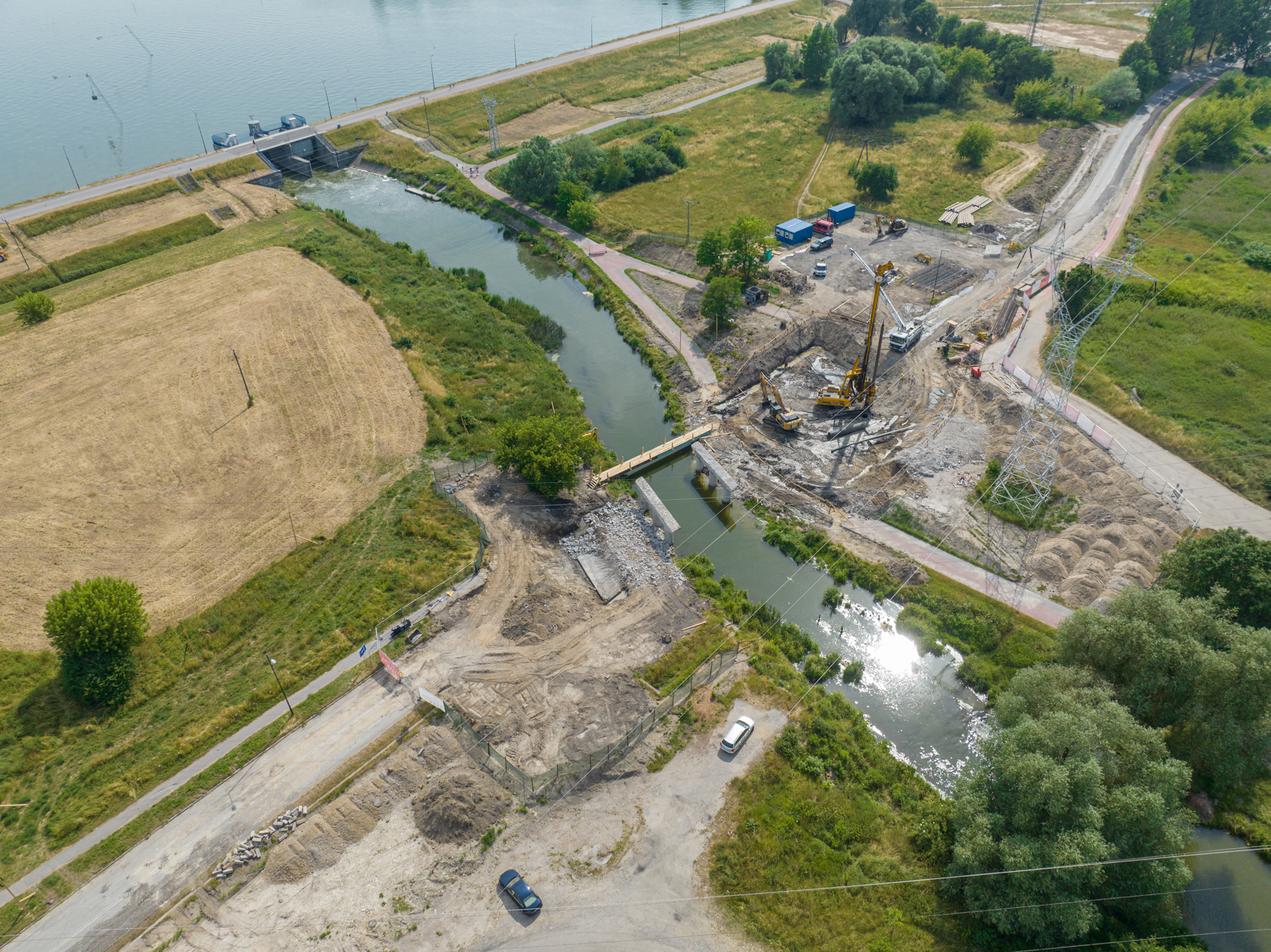 Co słychać na budowie mostu na ul. Żeglarskiej? Wykonano rozbiórkę starego obiektu mostowego w 80% (zdjęcia)