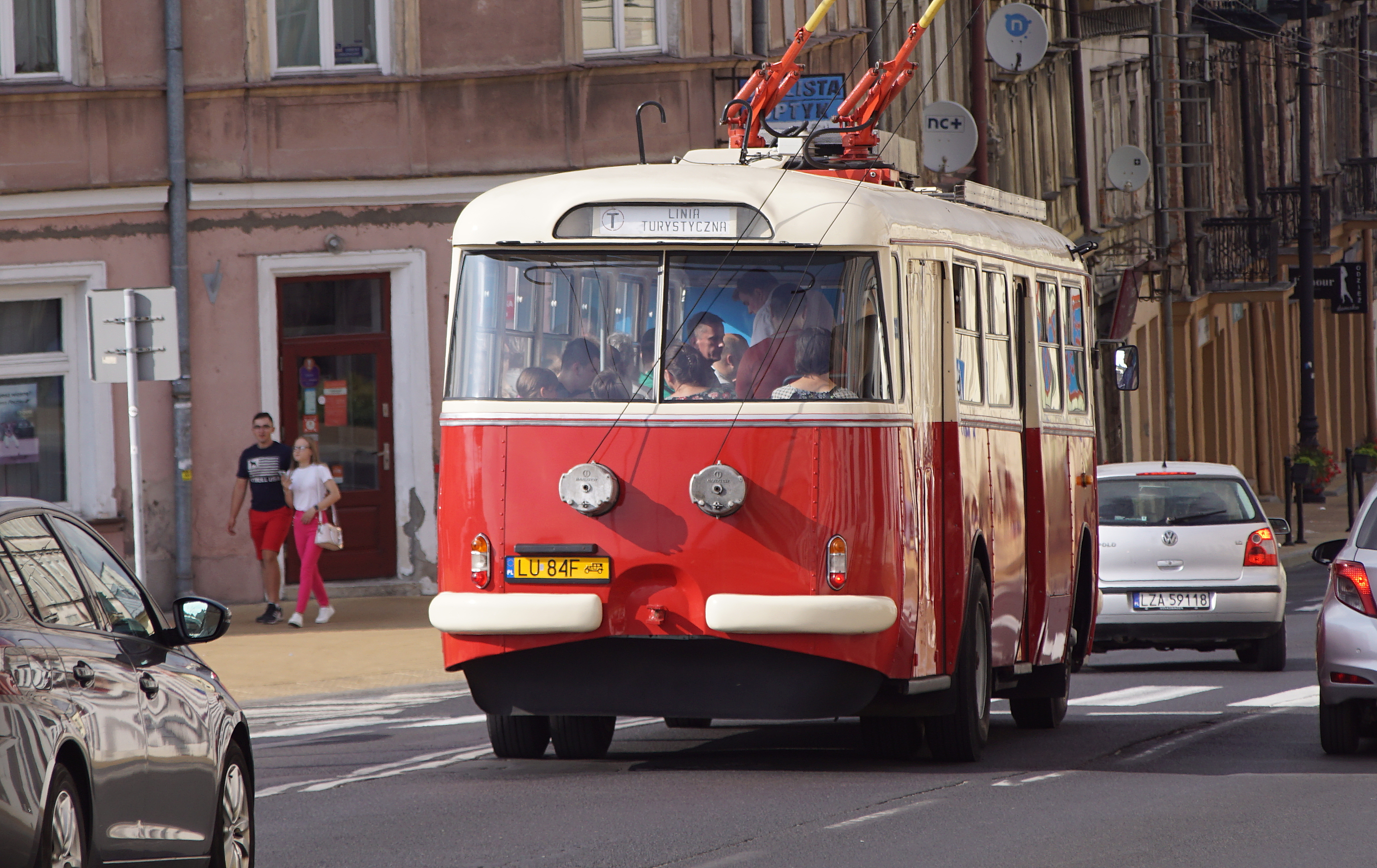 W niedzielę ruszył 11. sezon wakacyjnej linii turystycznej. Na ulicach Lublina zobaczycie dwa zabytkowe pojazdy (zdjęcia)