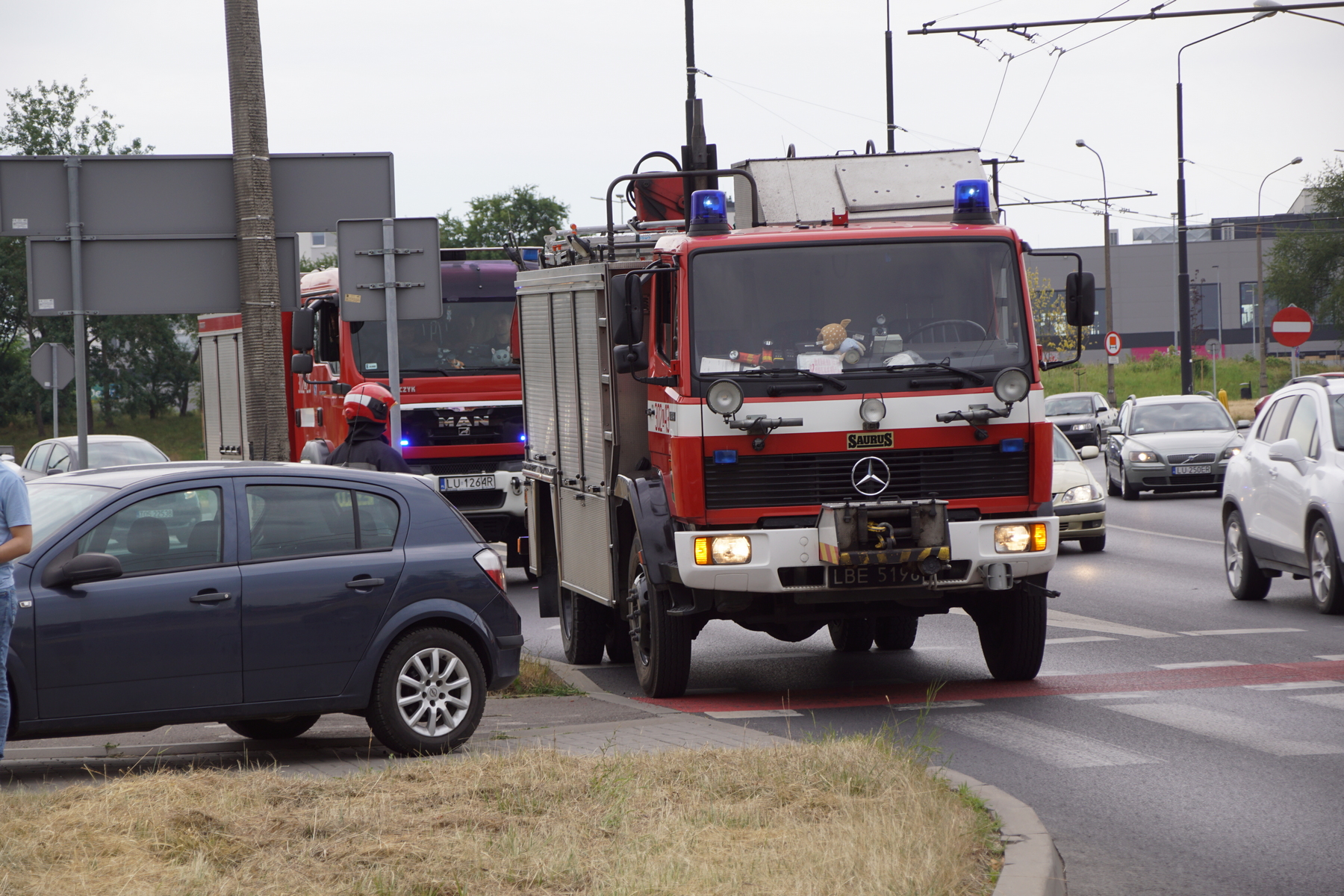 Zderzenie dwóch pojazdów na ul. Diamentowej. Kolejne najechanie w ostatnich dniach (zdjęcia)