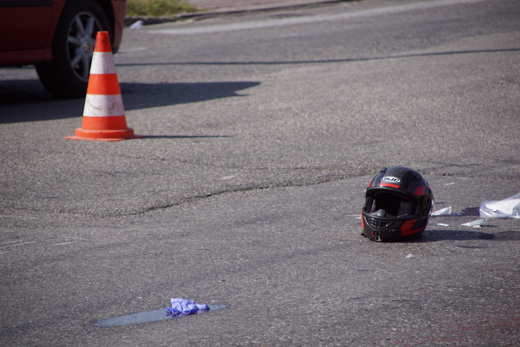 Zablokowana ul. Diamentowa po wypadku z udziałem motocyklisty (zdjęcia)